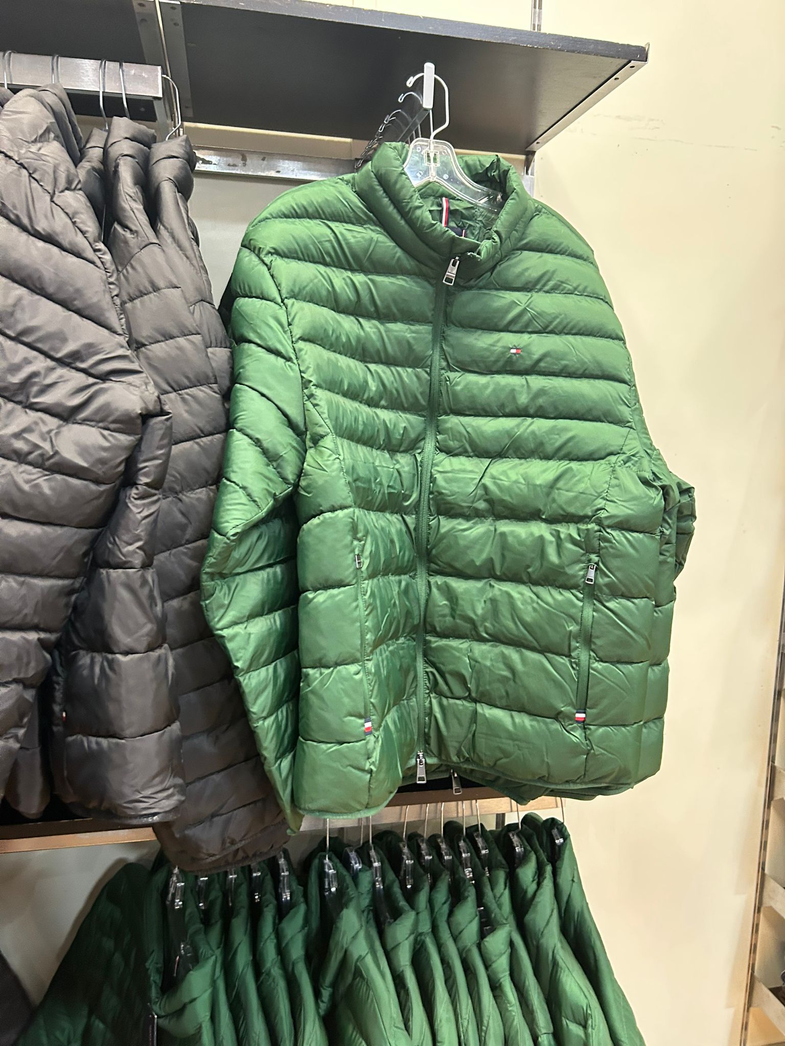 Tommy Mens' Lightweight Packable Jacket Deep Evergreen