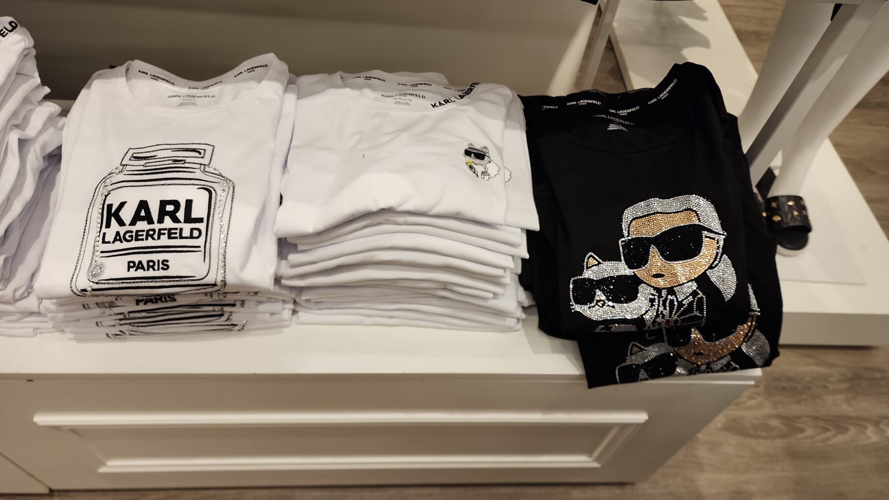 WOMENS' KARL PERFUME TEE