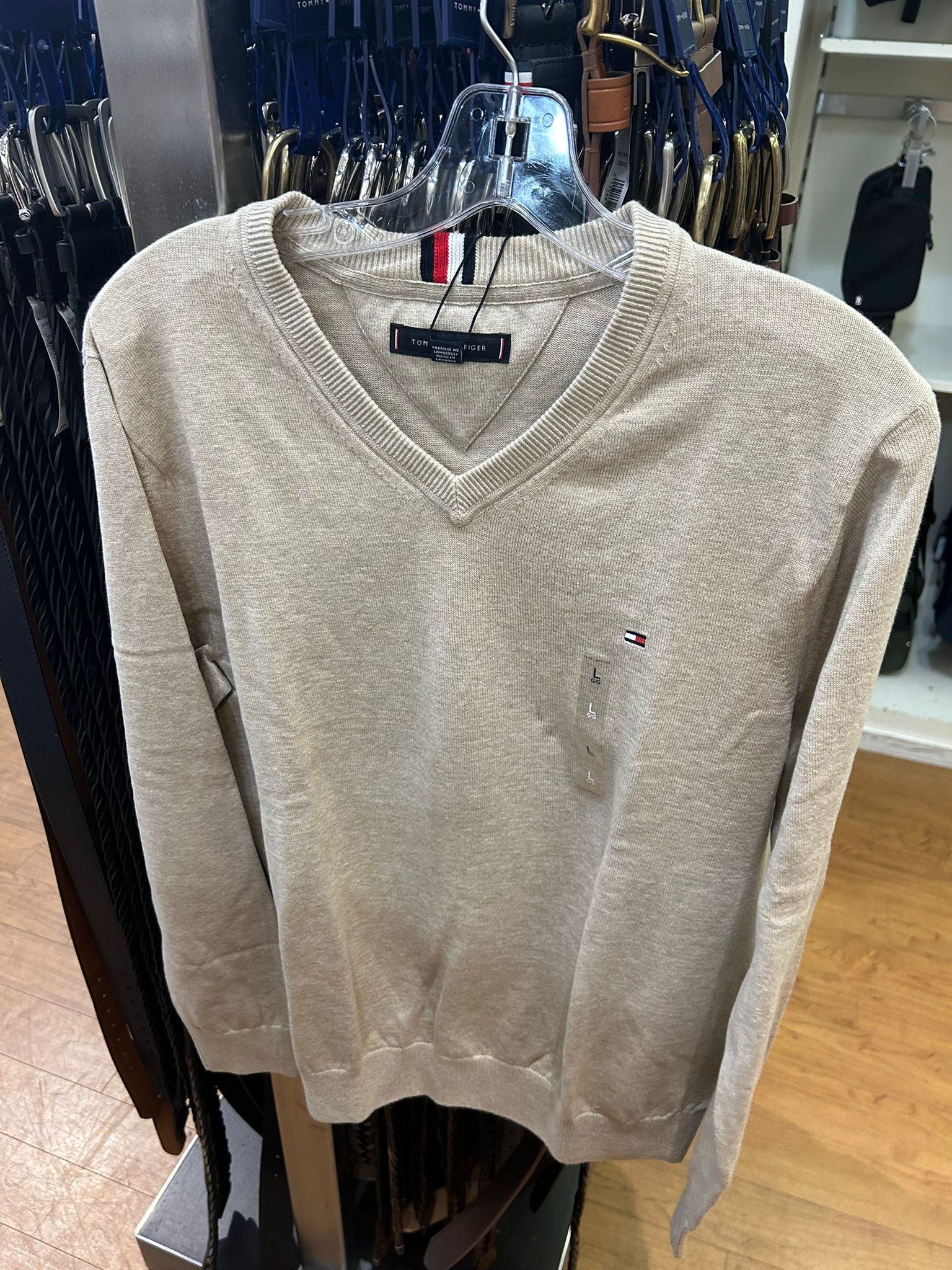 Tommy MENS' Solid Logo V-Neck Sweater Semolina Heather