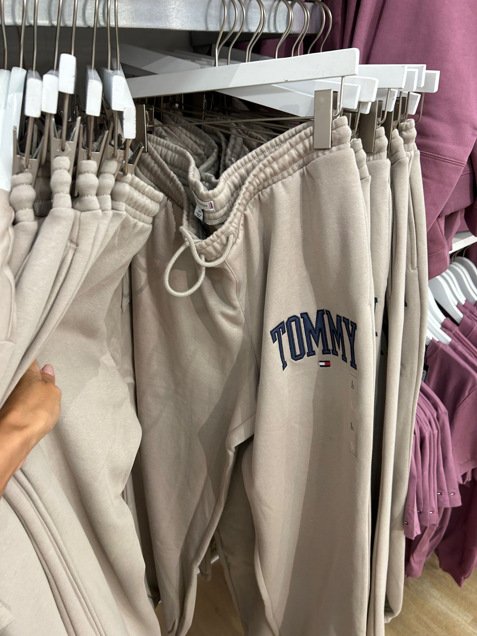 Tommy Womens' Varsity Tommy Logo Sweatpant/ Stone