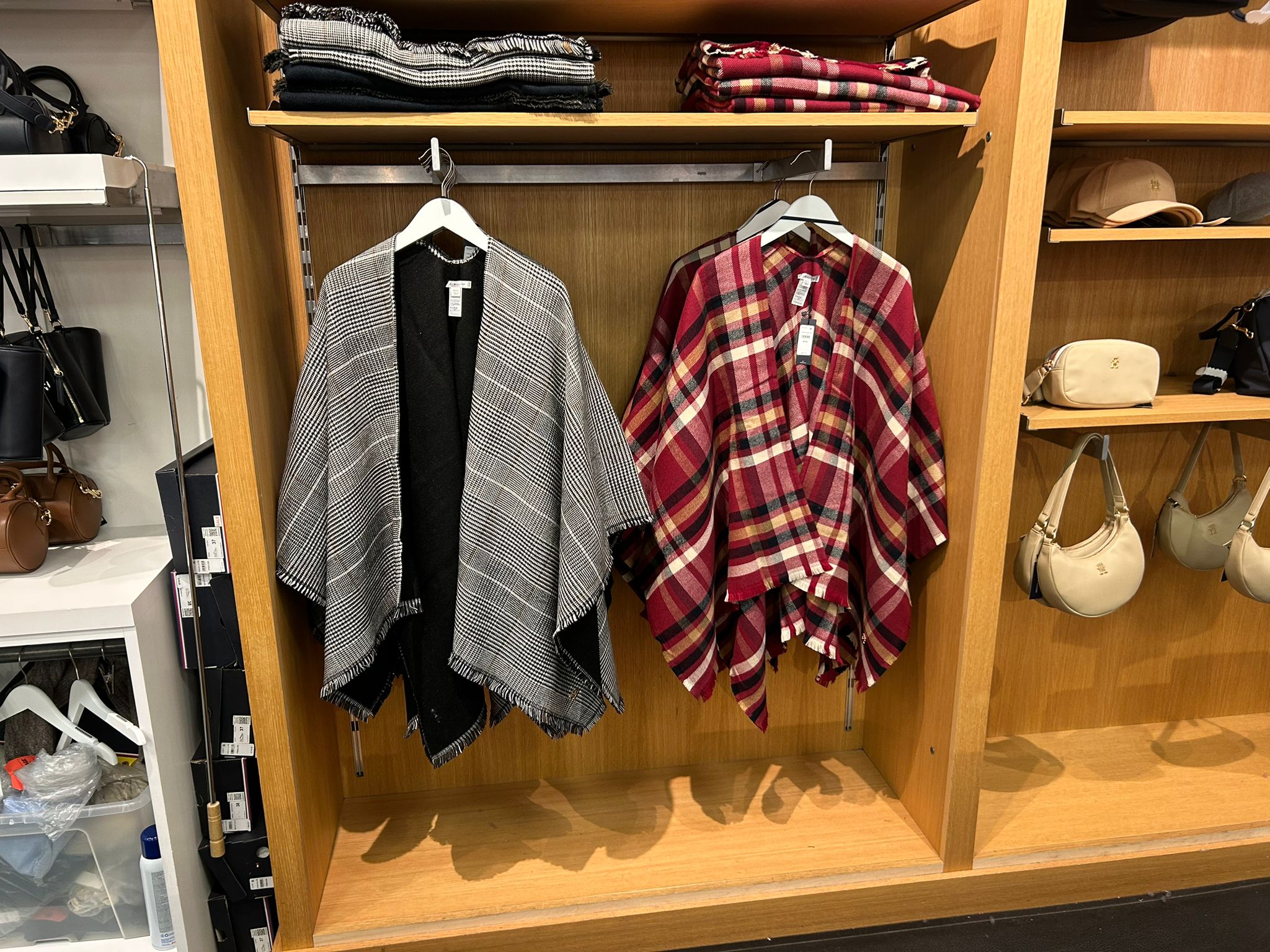 WOMENS' Tommy Hilfiger Glen Plaid Houndstooth Cape