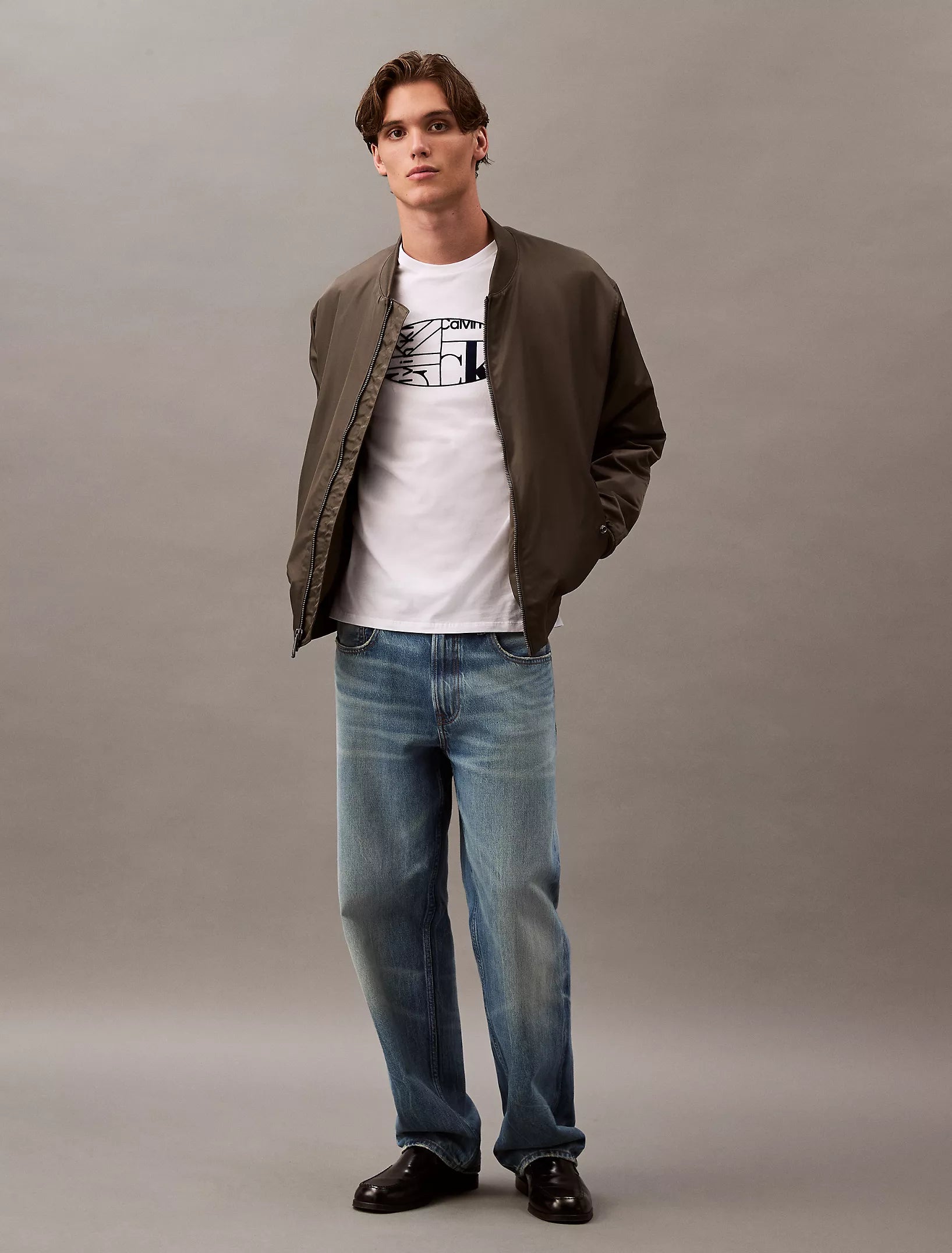 Calvin Klein Mens' Oval Logo Graphic Classic Crewneck T-Shirt