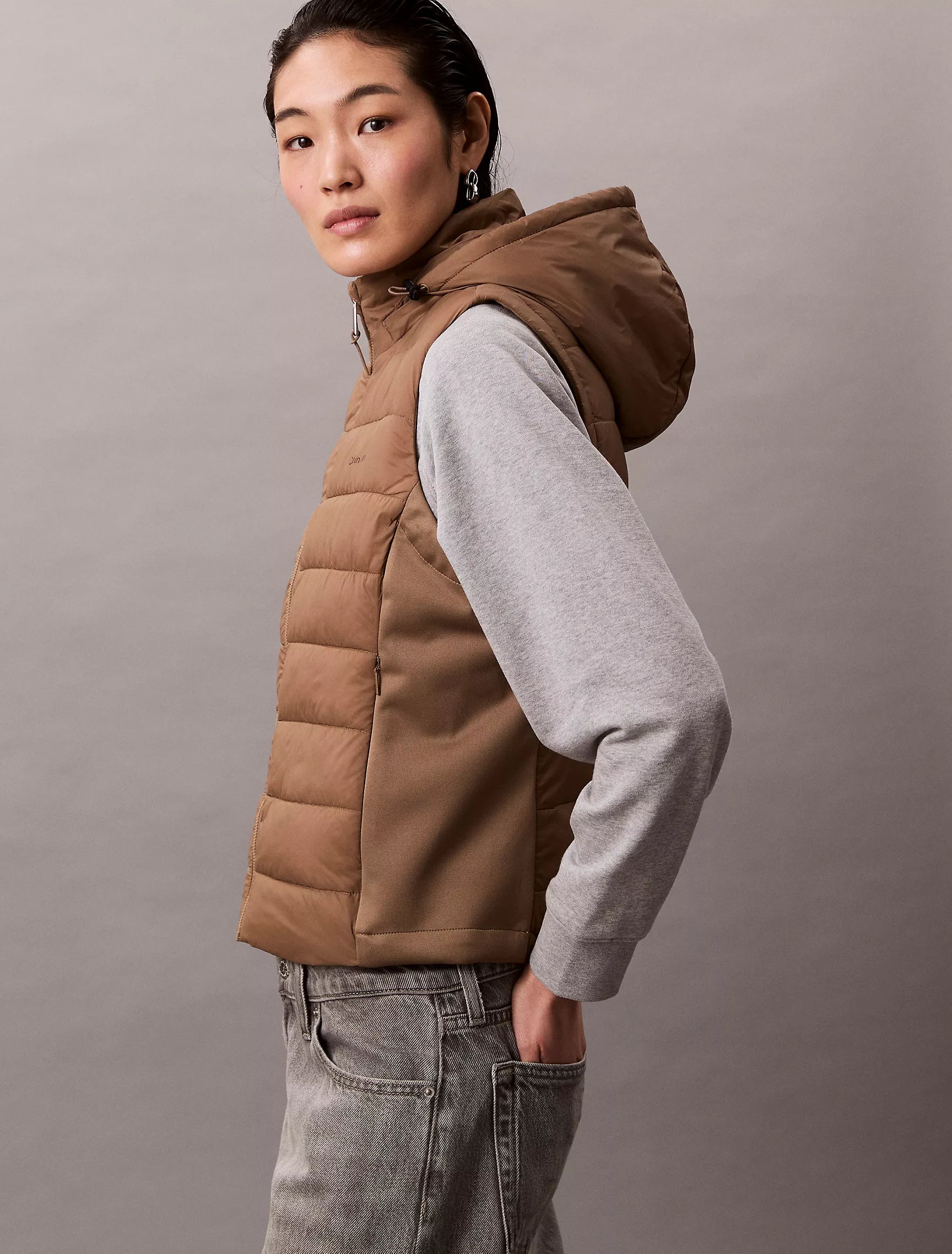Calvin Klein WOMENS' Nylon Puffer Vest Shitake Shitake