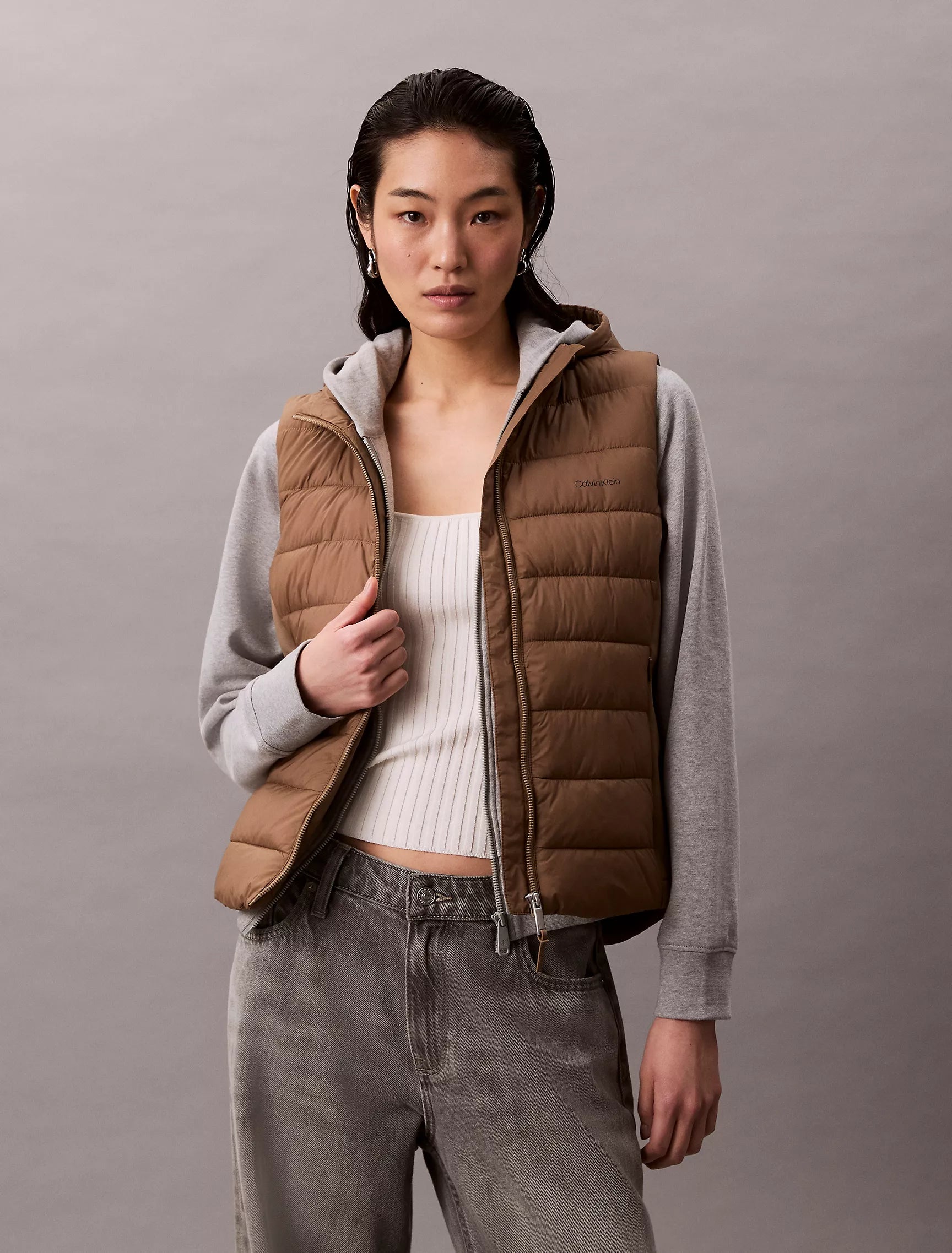 Calvin Klein WOMENS' Nylon Puffer Vest Shitake Shitake