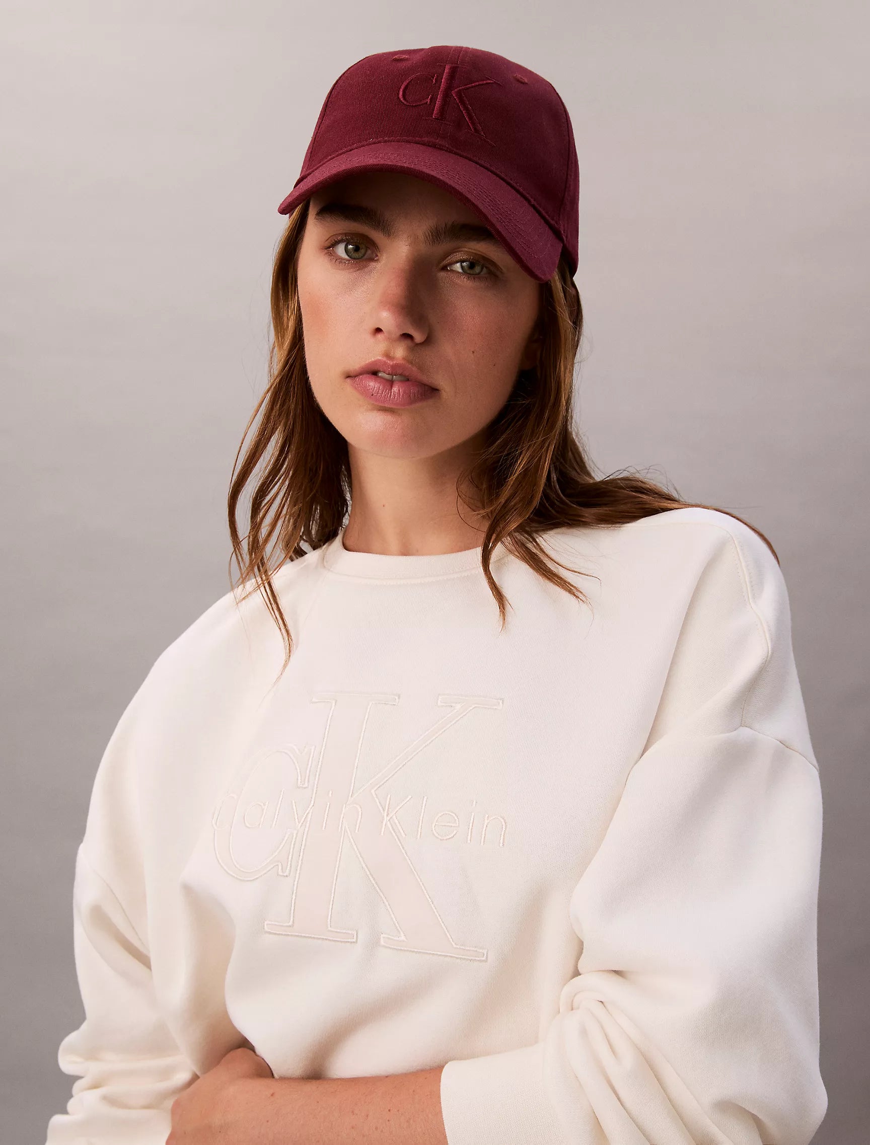 Womens' Calvin Klein Fleece Velvet Monologo Graphic Relaxed Sweatshirt Tofu