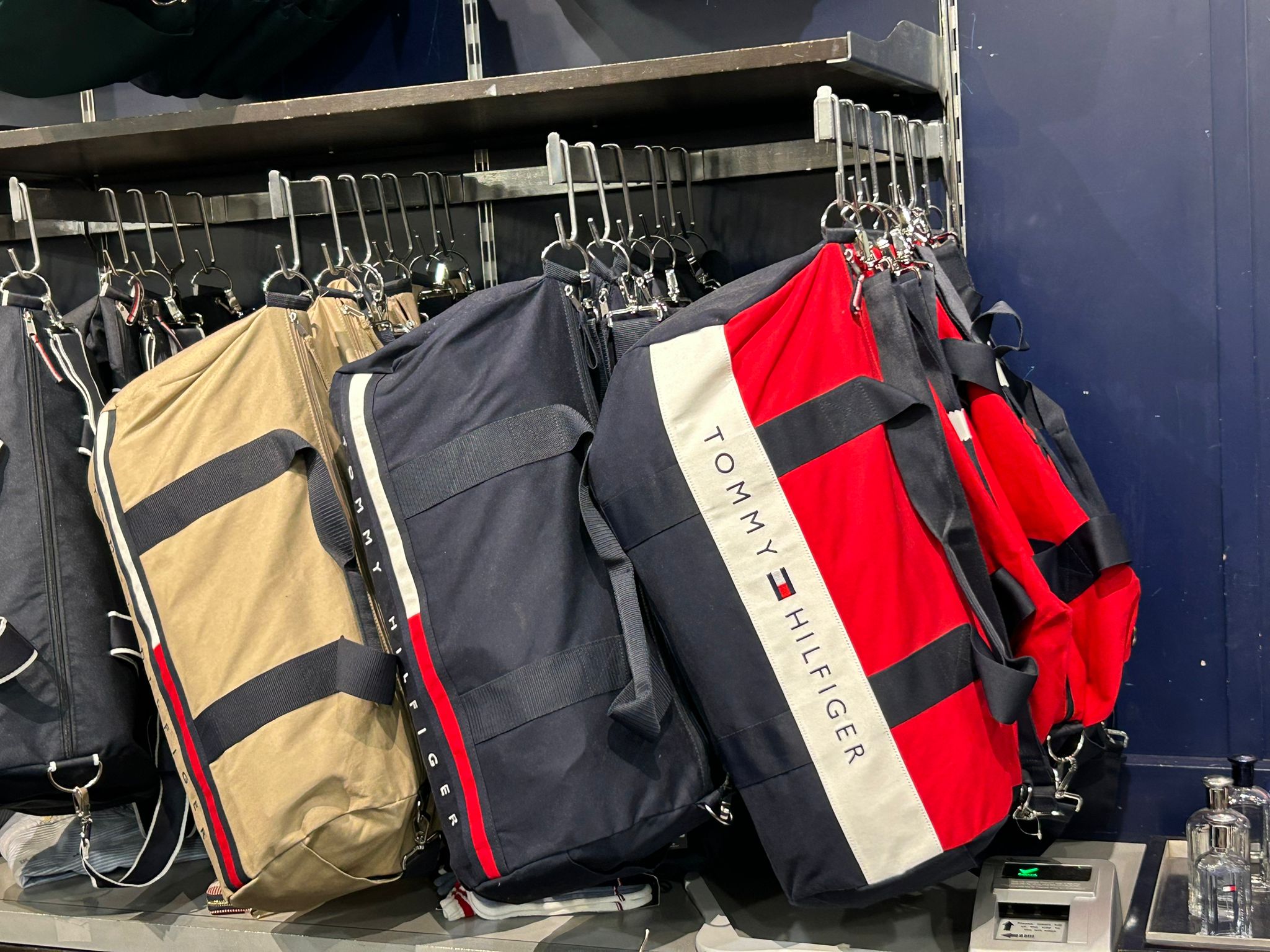 MEns' Tommy Logo Colorblock Canvas Duffle Bag