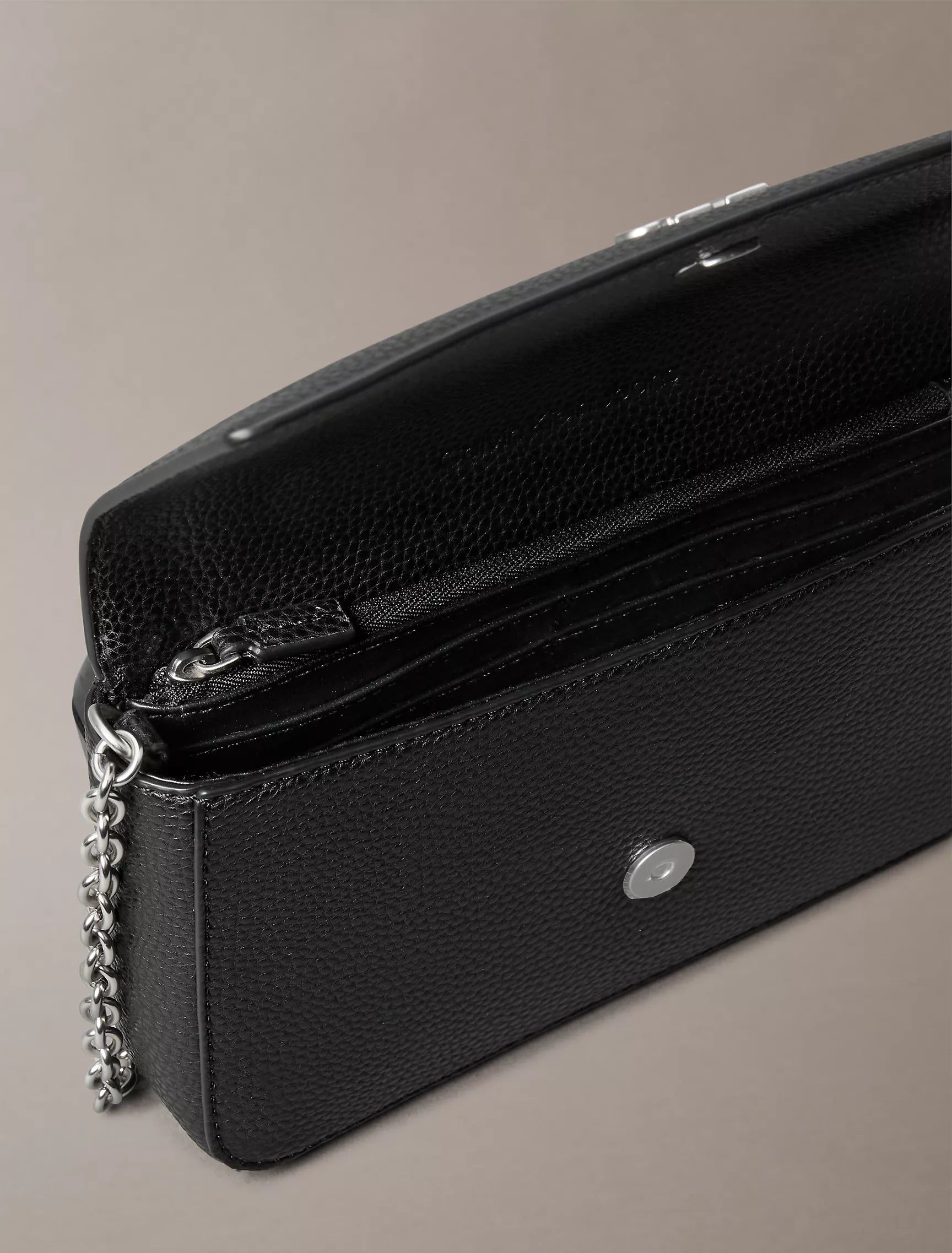 Womens' Calvin Klein Archive Hardware Flap Crossbody Bag / black