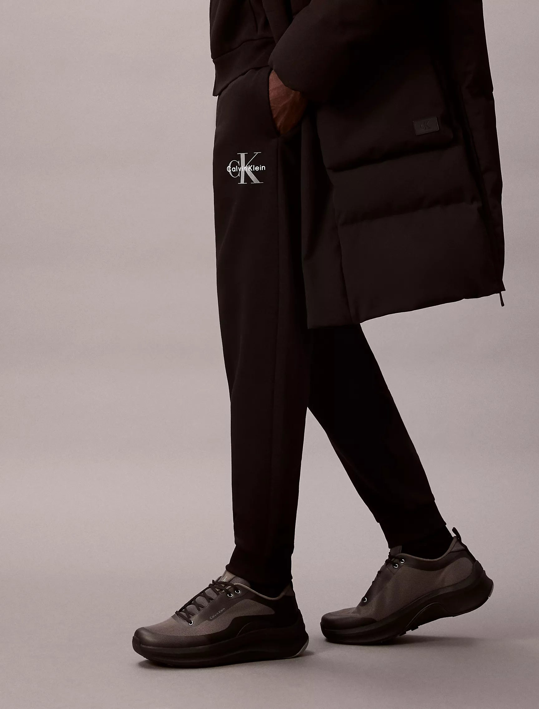 CALVIN KLEIN Mens' Monologo Fleece Joggers black