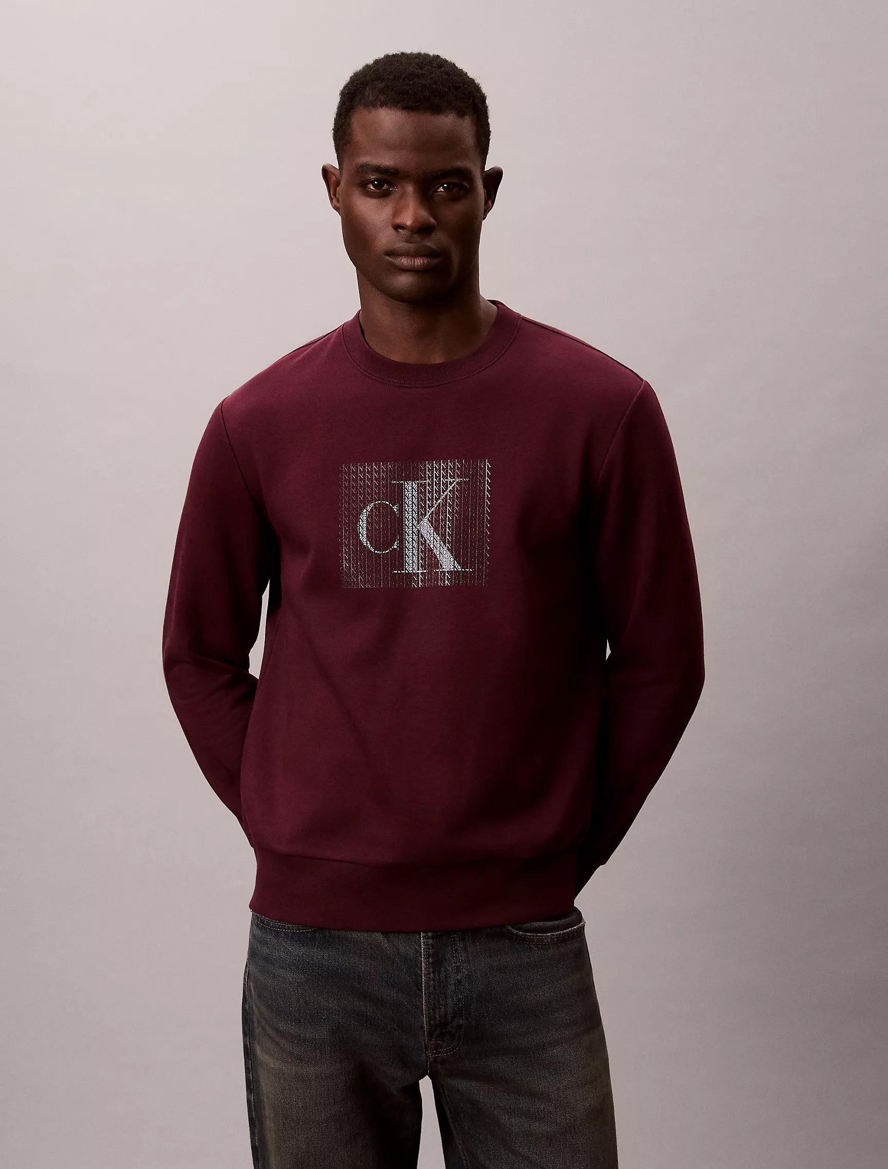 CALVIN KLEIN Mens' Fleece Layered Monogram Graphic Sweatshirt Wine Tasting