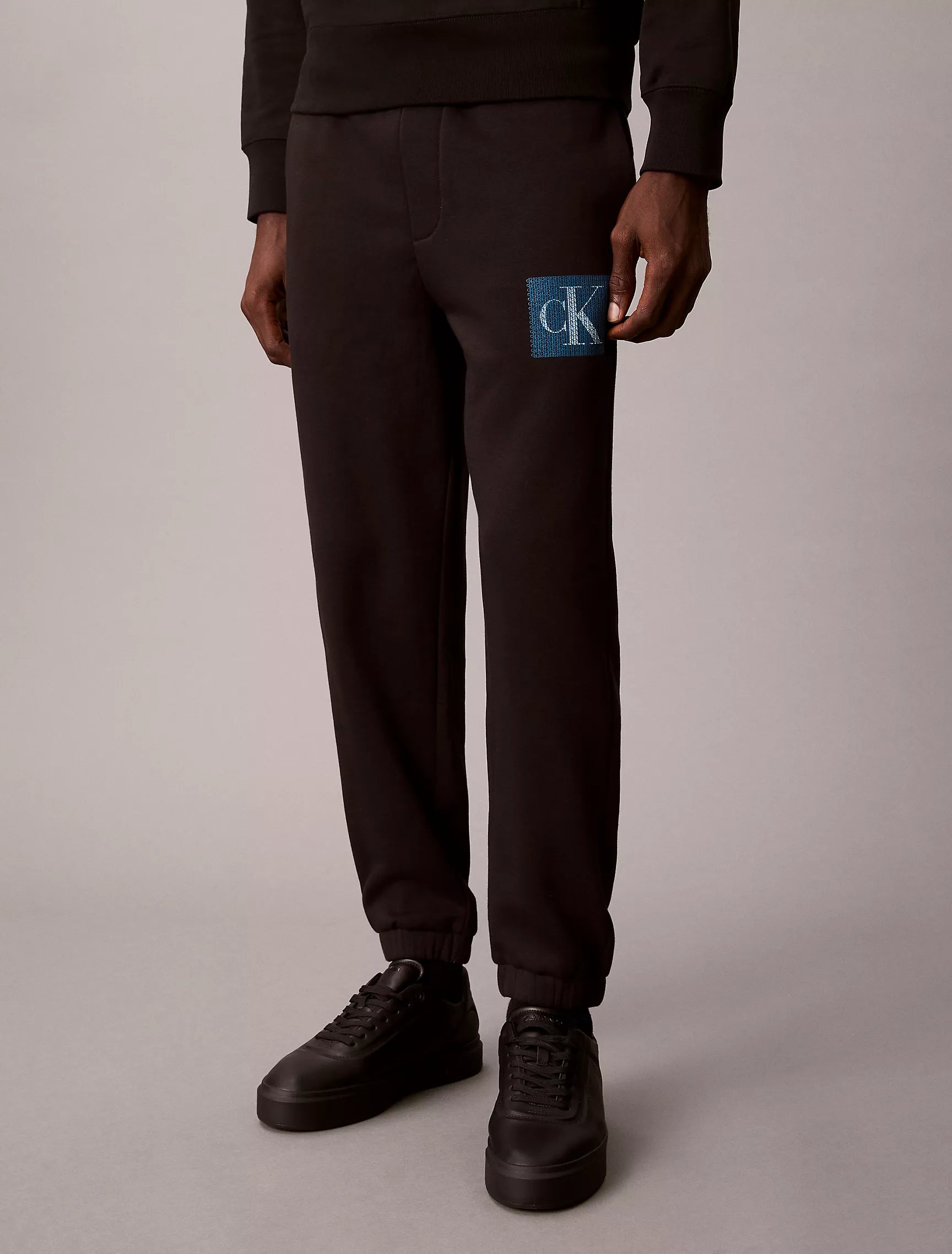 CALVIN KLEIN Mens' Fleece Layered Monogram Graphic Sweatpants BLACK