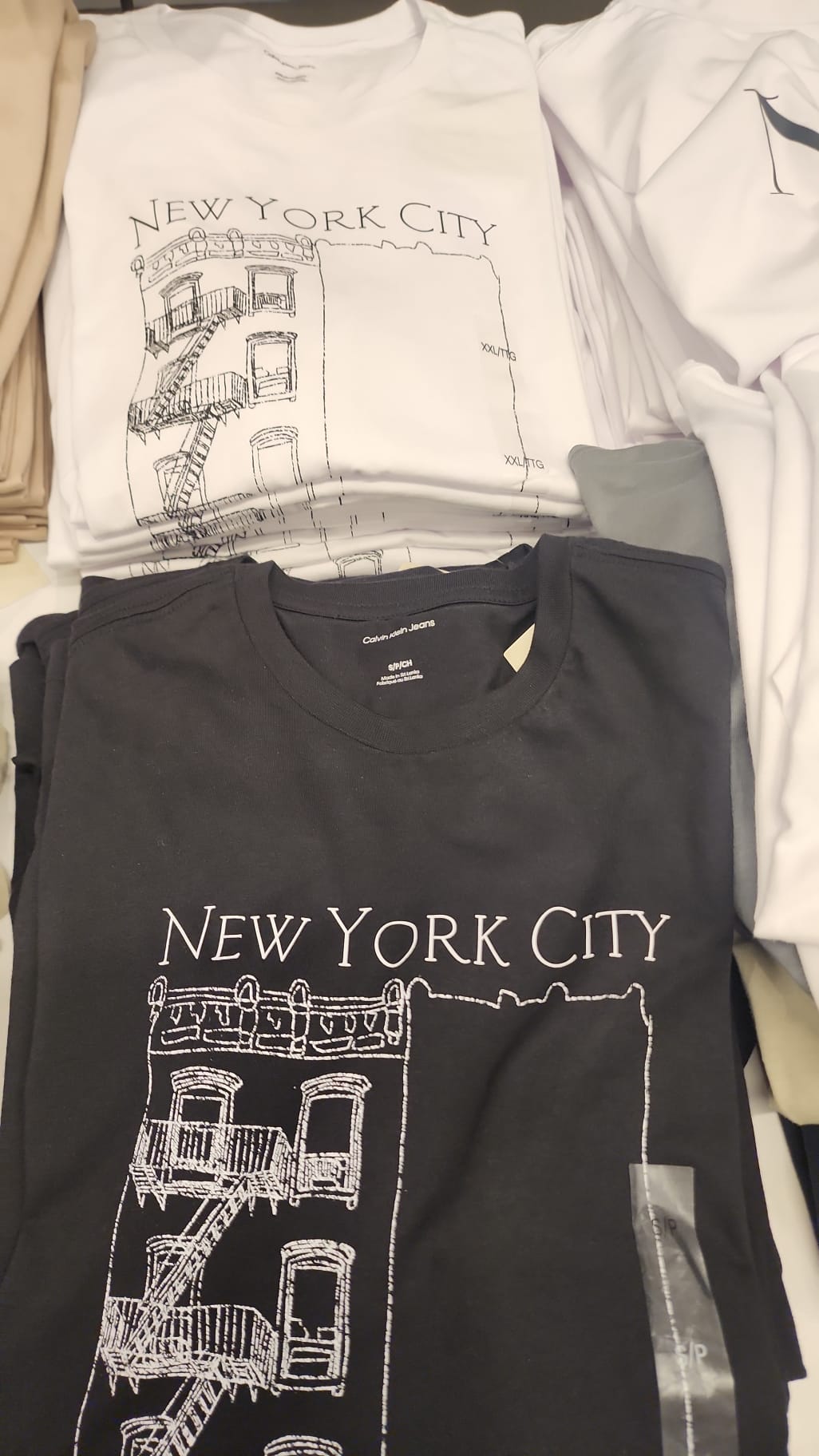 Calvin Klein MENS' Apartment Logo Graphic Classic T-Shirt / WHITE