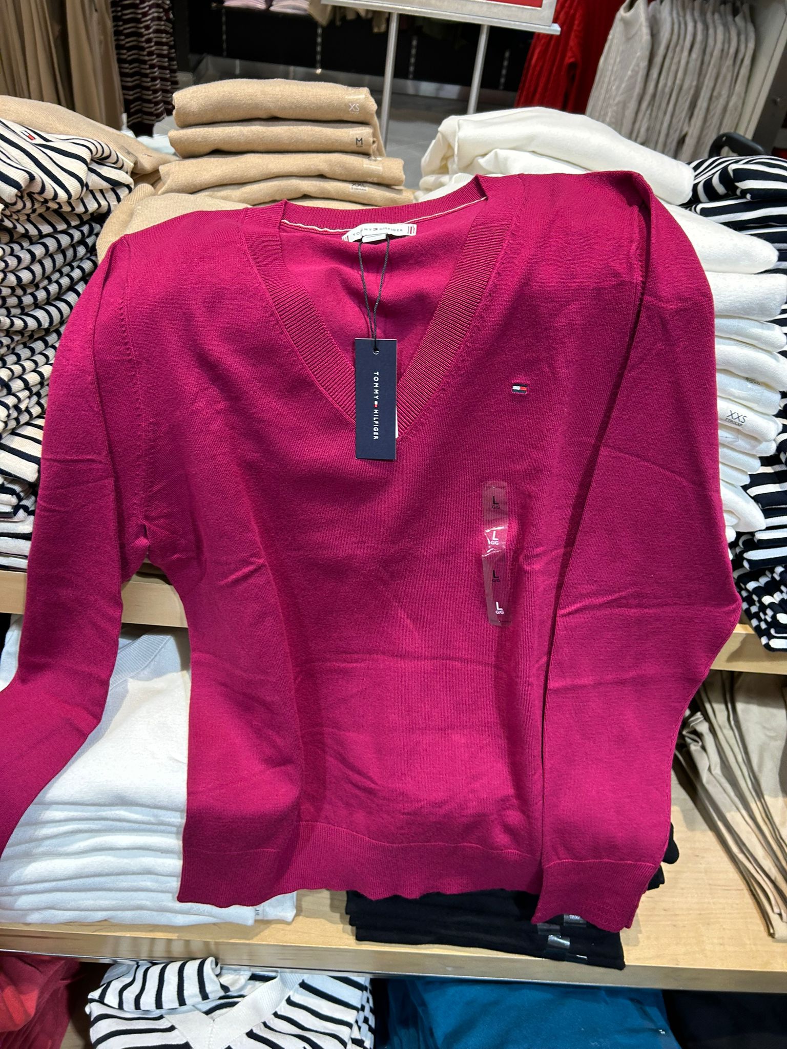 Tommy WOMENS' Viscose-Blend V-Neck Sweater Italian Wine
