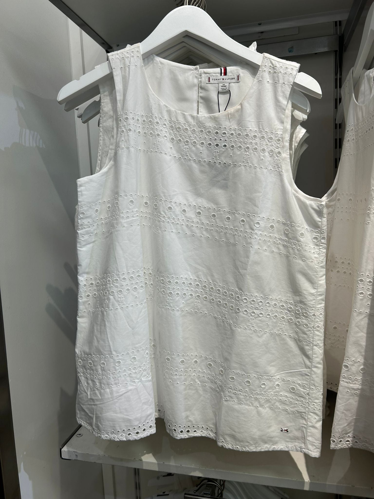 Tommy Womens' Sleeveless Embroidered A-Line Top/White