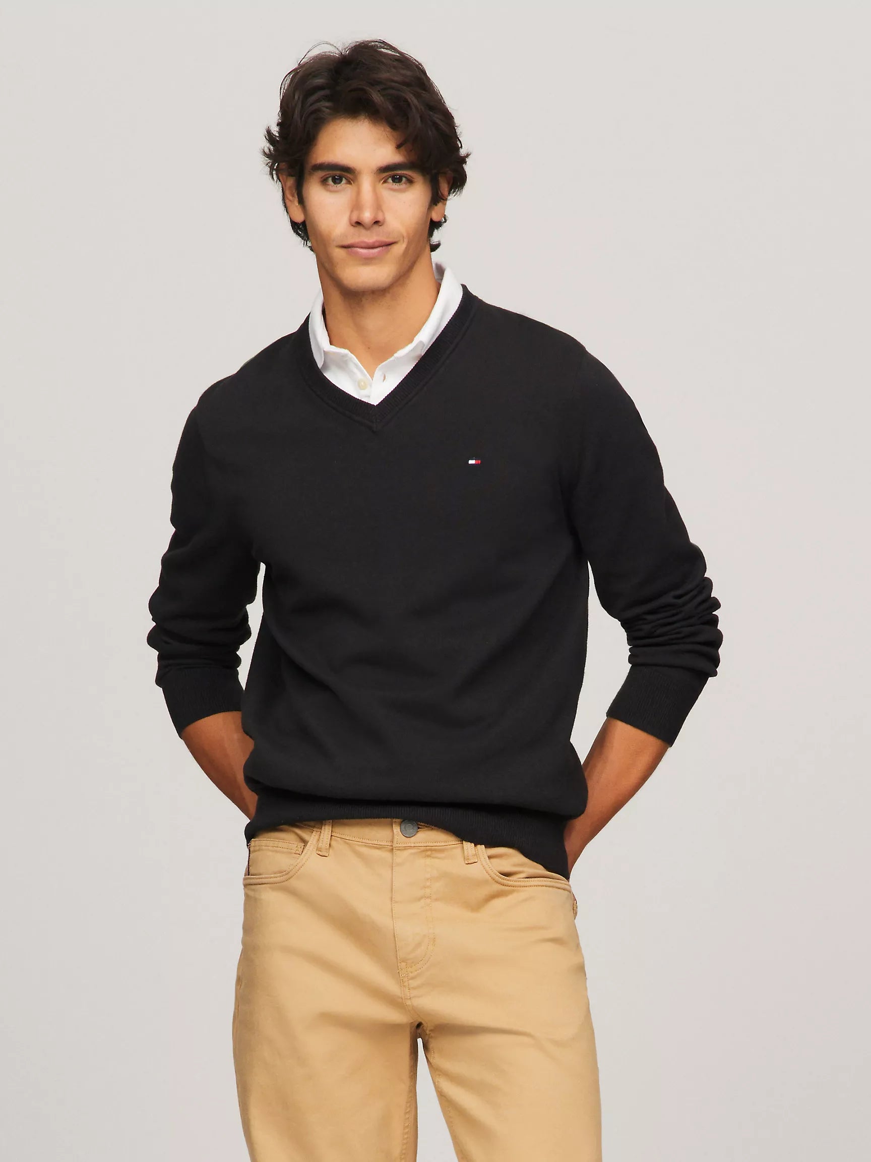TOMMY MENS' Solid Logo V-Neck Sweater