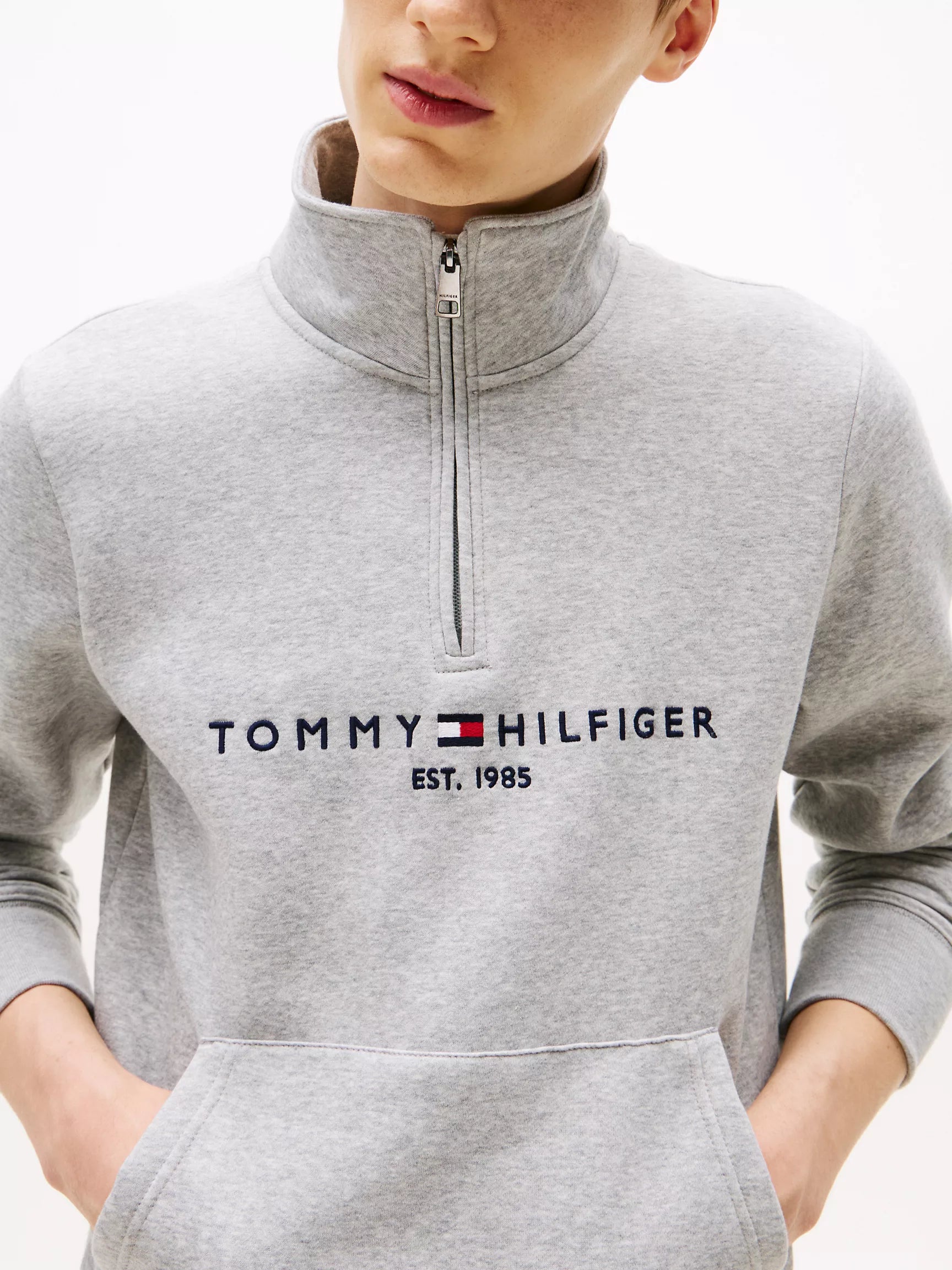 Tommy Mens'Embroidered Tommy Logo Quarter-Zip Grey Heather