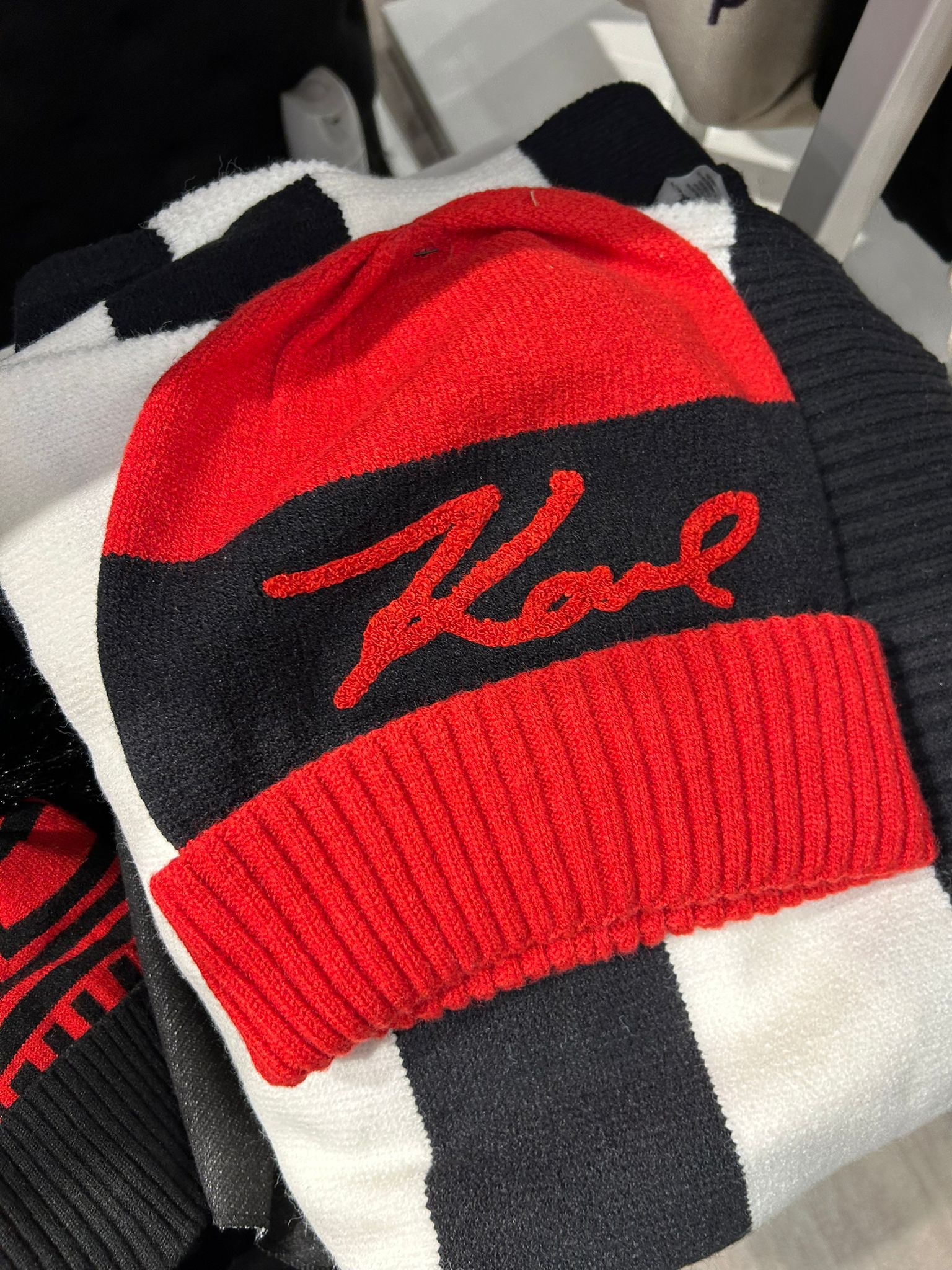 Karl Lagerfeld WOMENS' RUGBY STRIPE BEANIE