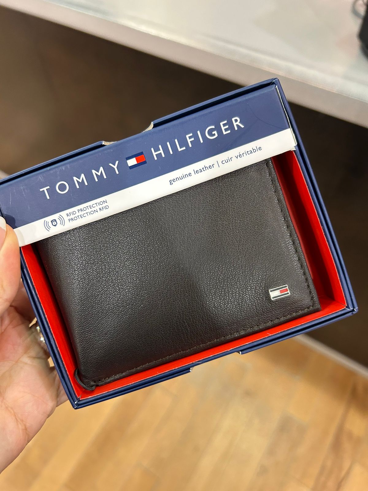 Tommy Mens' Bifold Leather Wallet / Brown
