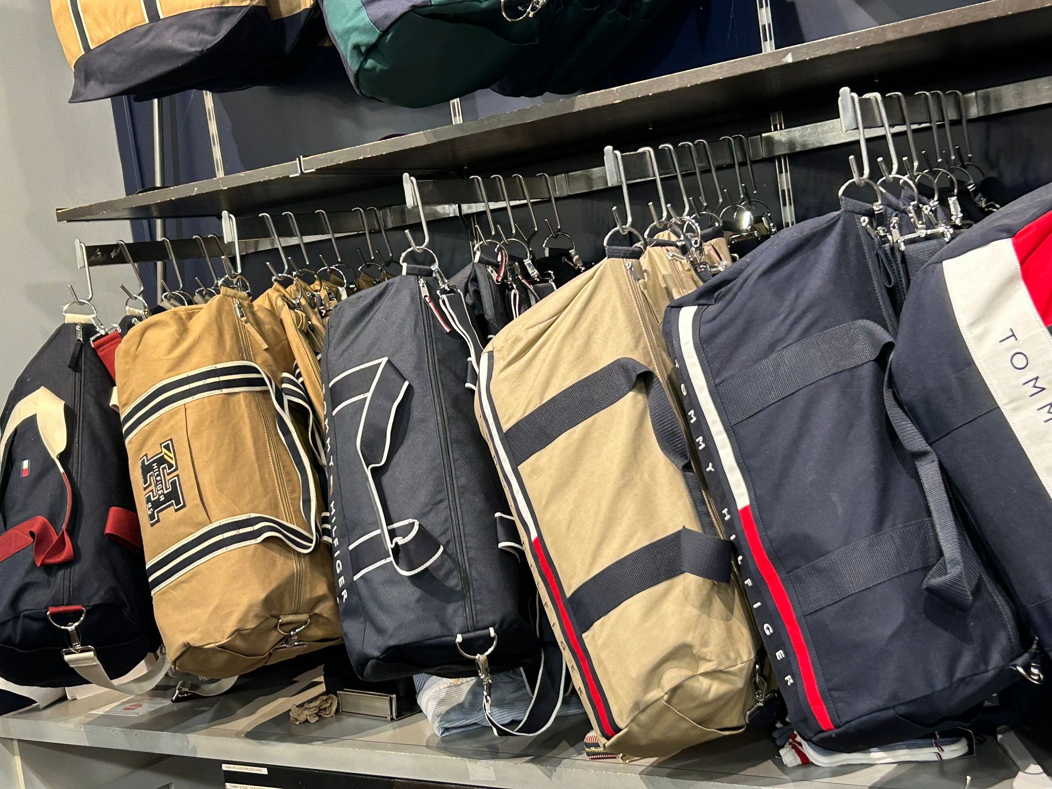 MEns' Tommy Colorblock Tommy Flag Duffle