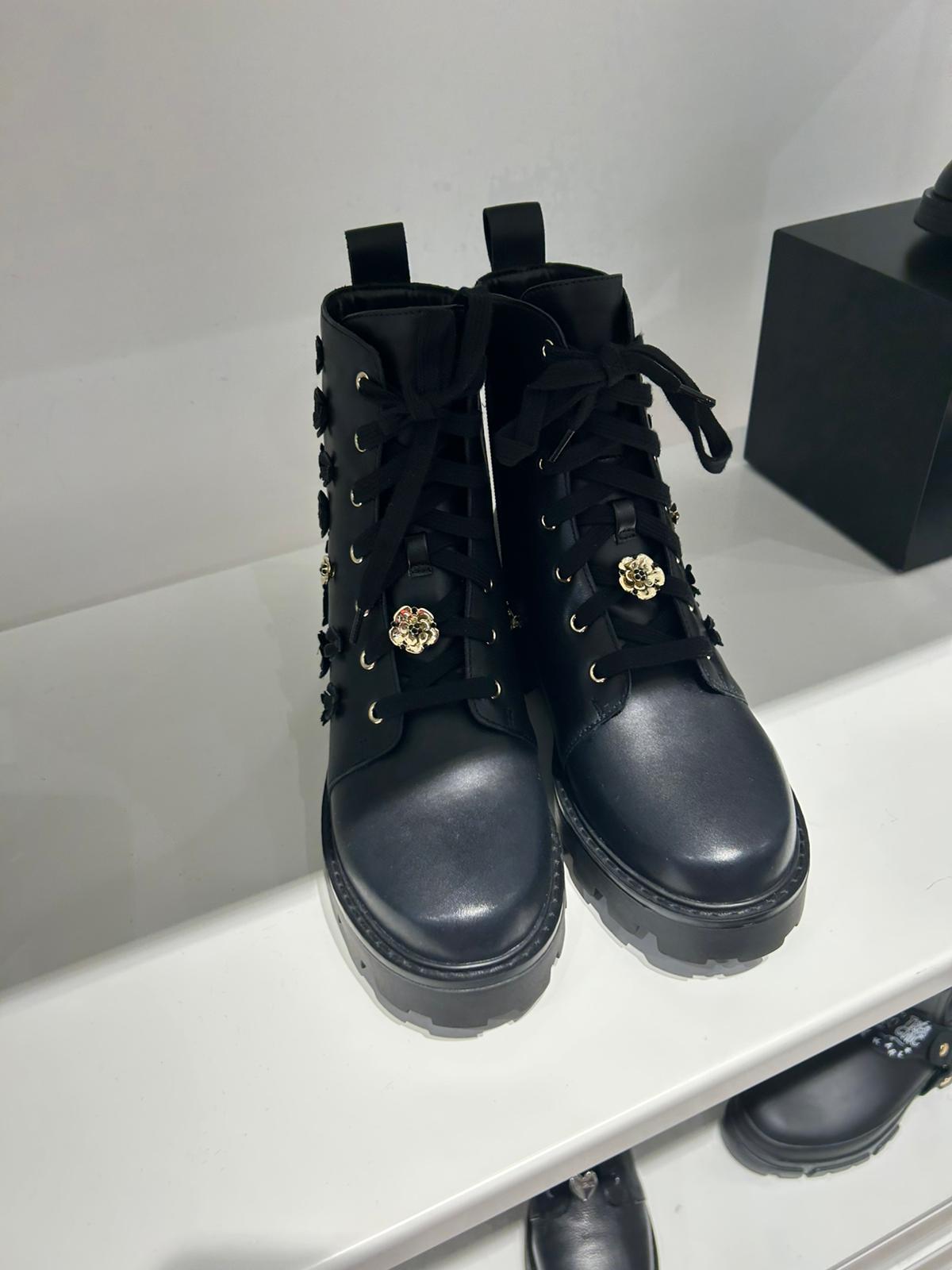 Karl Lagerfeld Paris Womens' MELA FLEUR COMBAT BOOT