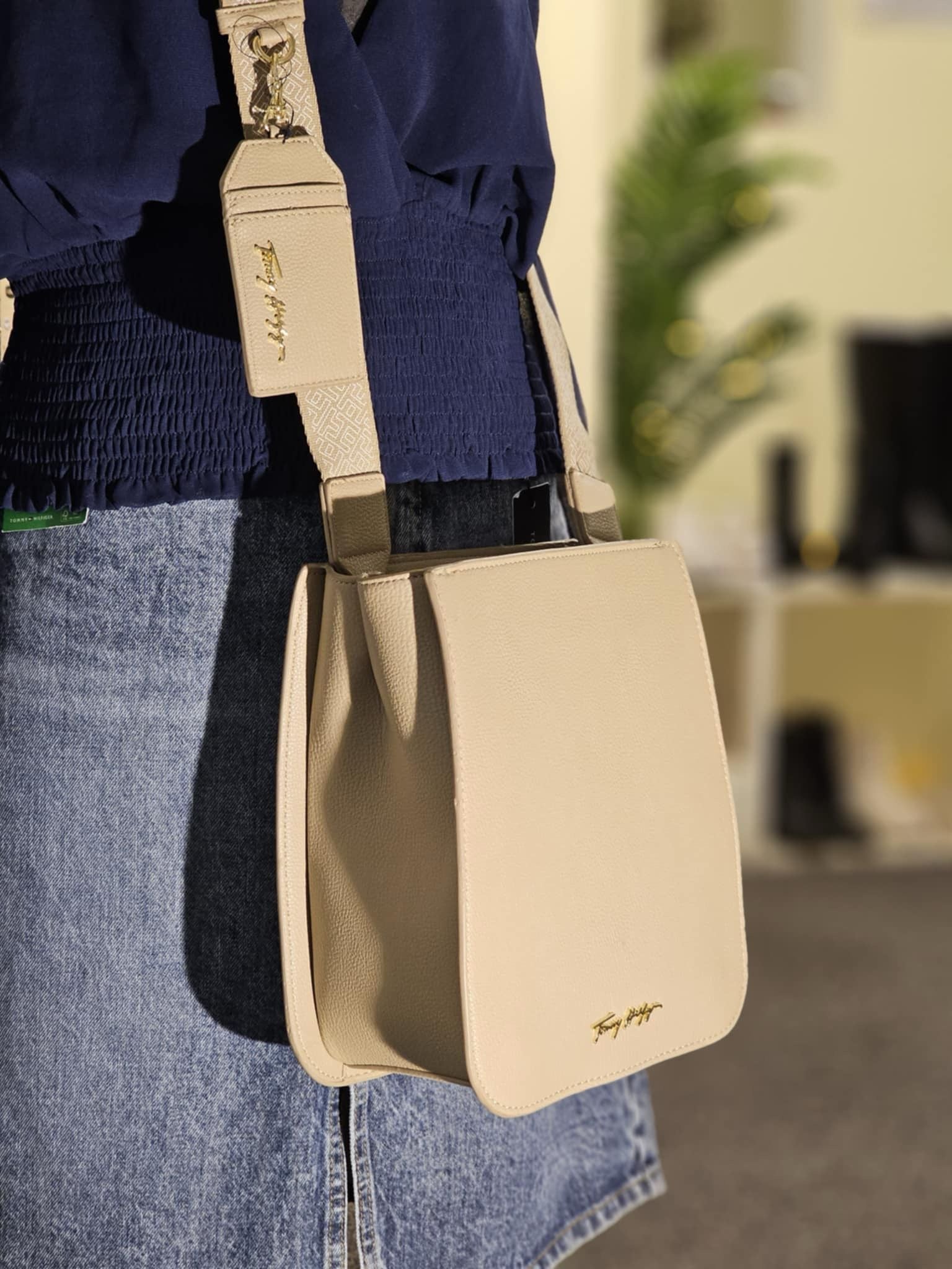 Tommy Hilfiger Handbag Tommy Joy Bucket Beige
