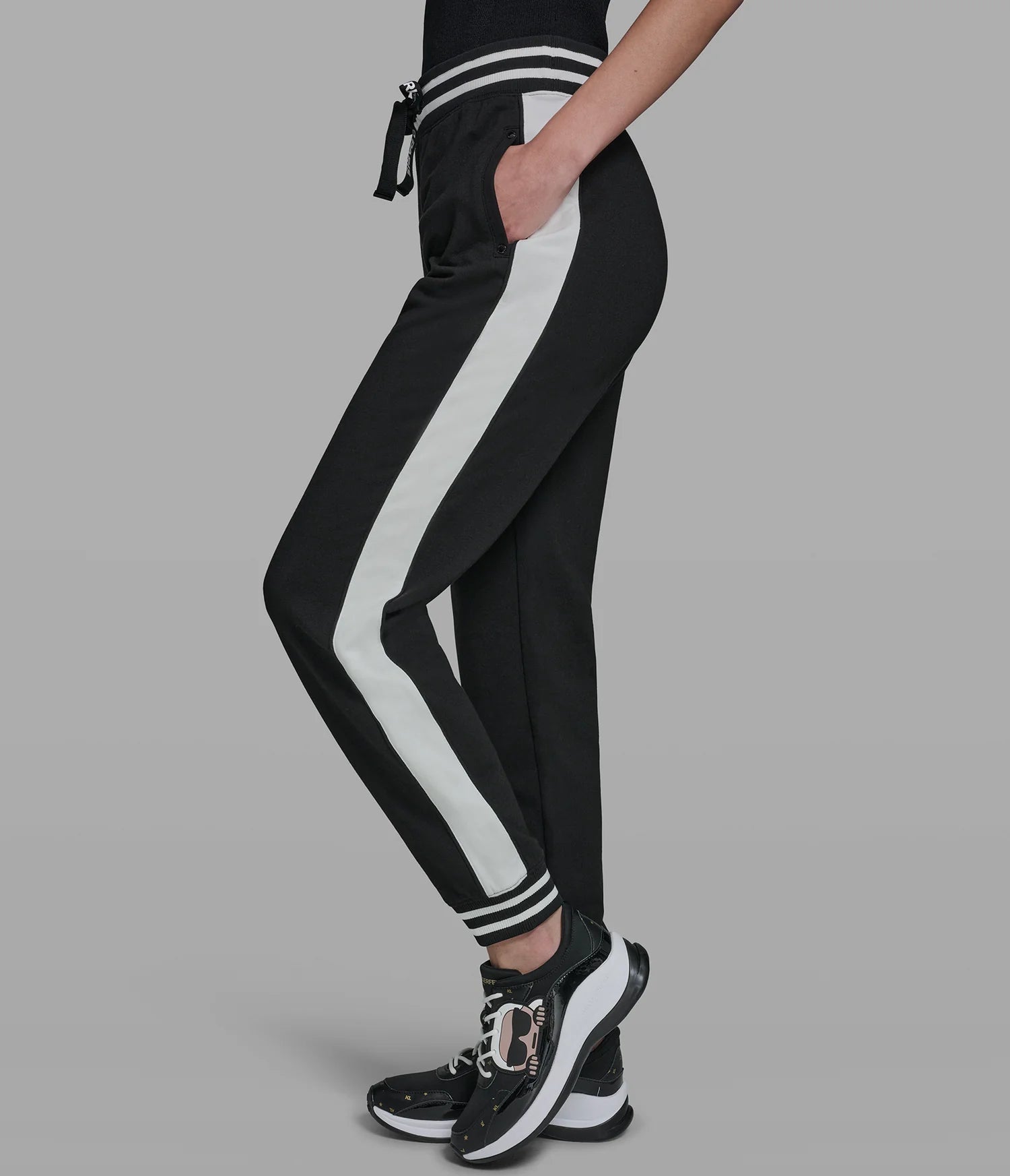 MID-RISE COTTON AND MODAL-BLEND CONTRAST STRIPE ANKLE JOGGER-Black