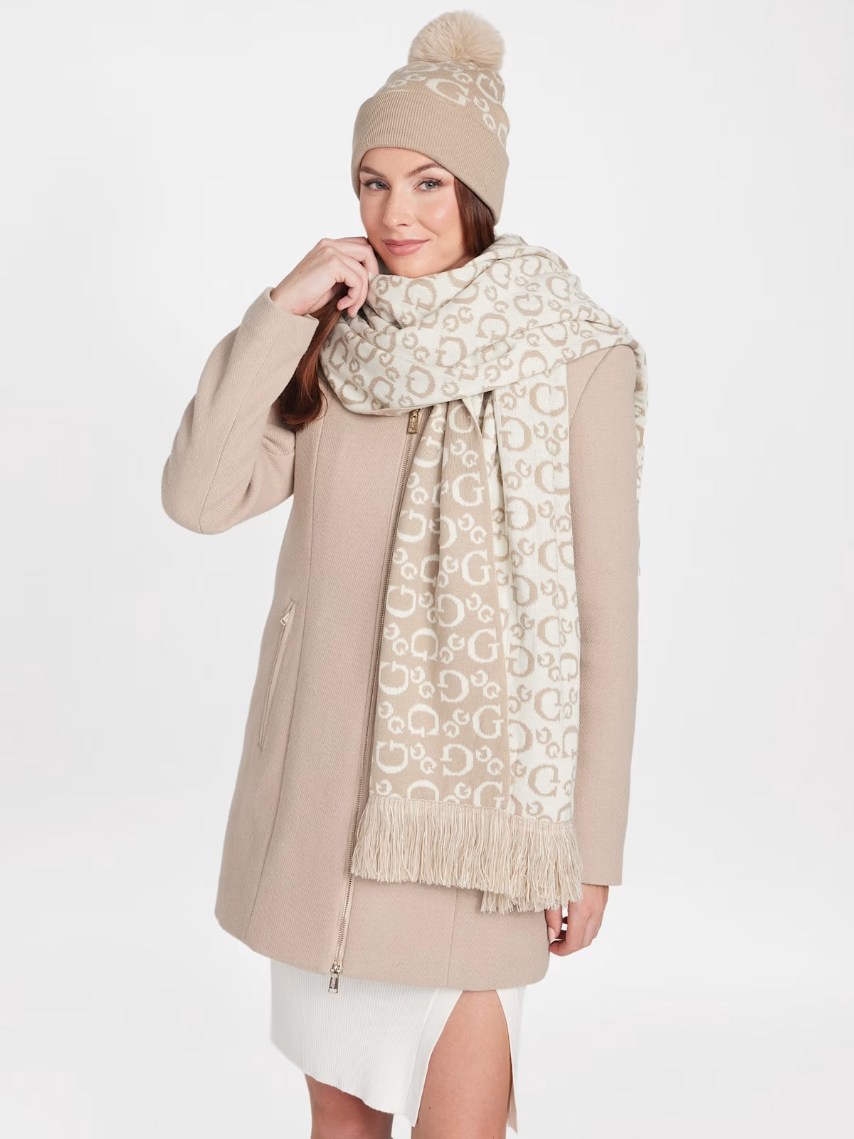 GUESS WOMENS' Reversible G Logo Scarf Neutral