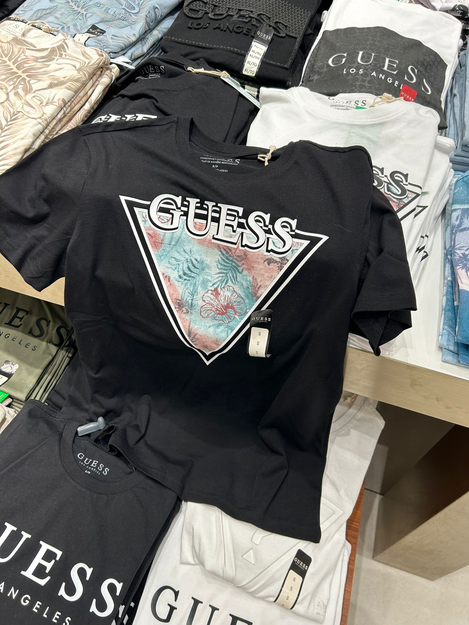 Guess Eco summer triangle t-shirt- Black
