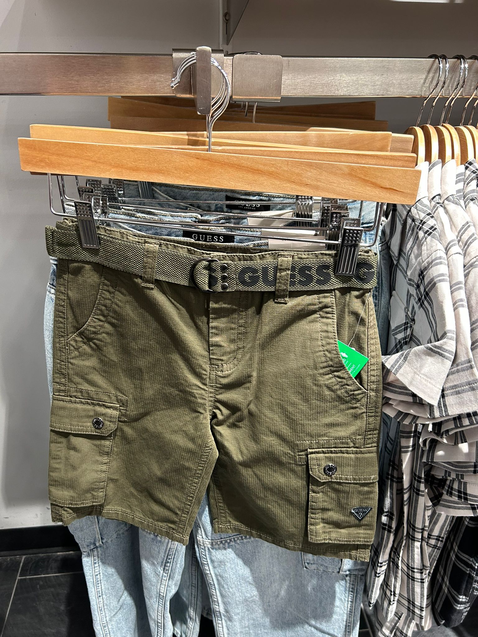 Guess Boys' cargo shorts with a fabric belt-Olive Green