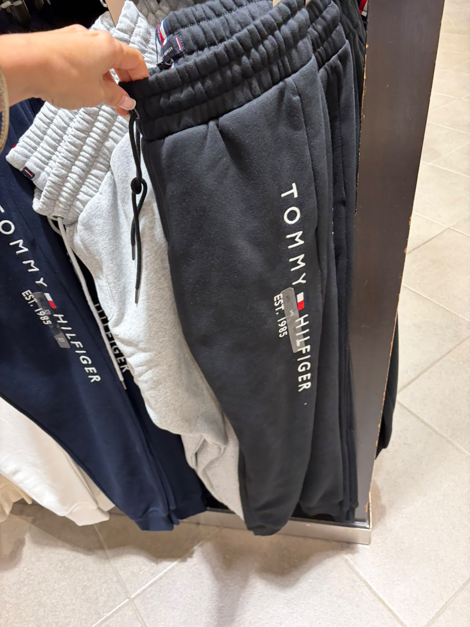 Tommy Mens' Logo Sweatpant-Black