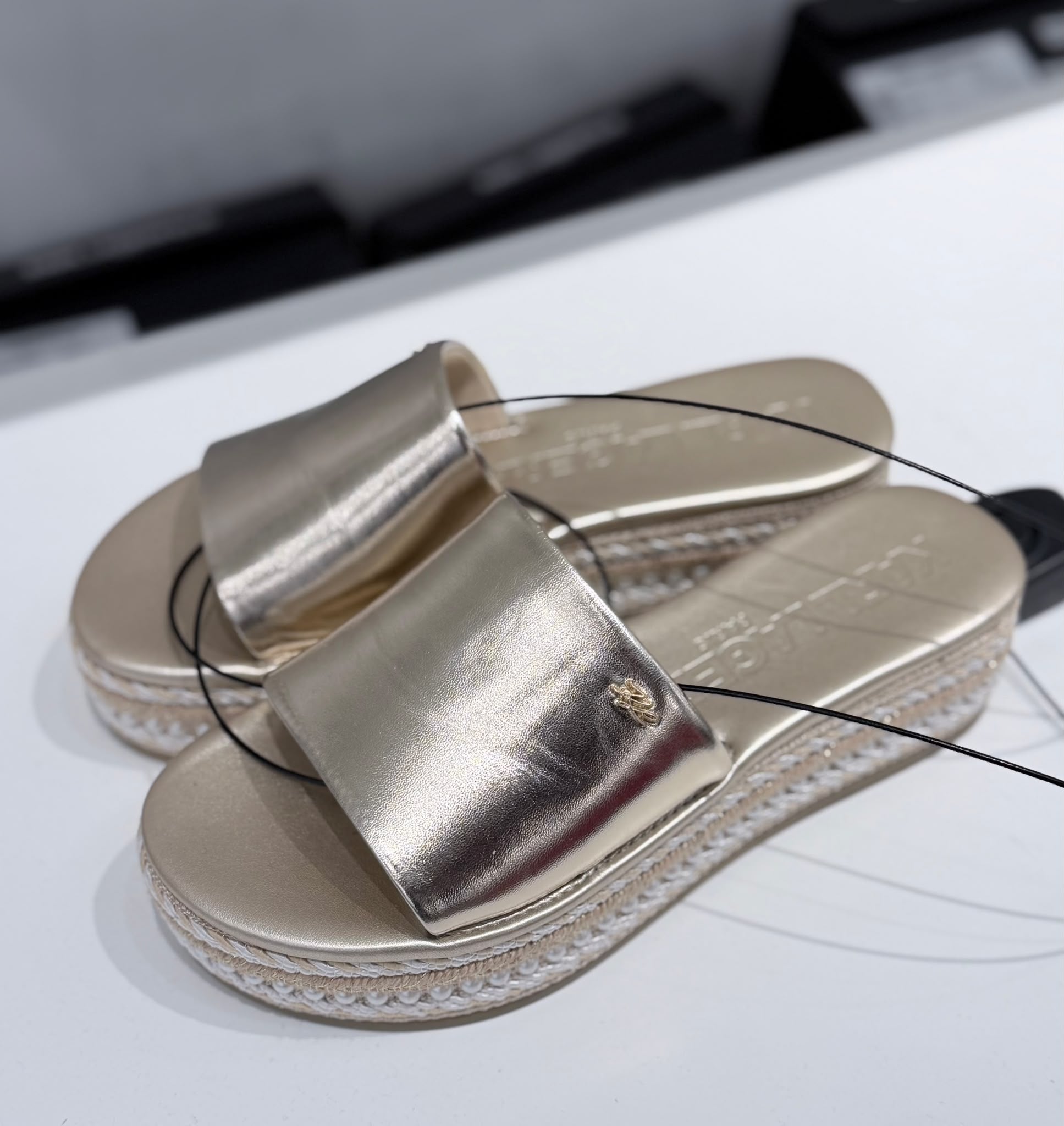 KARL LAGERFELD WOMEN'S KESWICK METALLIC PLATFORM ESPADRILLE SLIDE SANDAL-White Gold