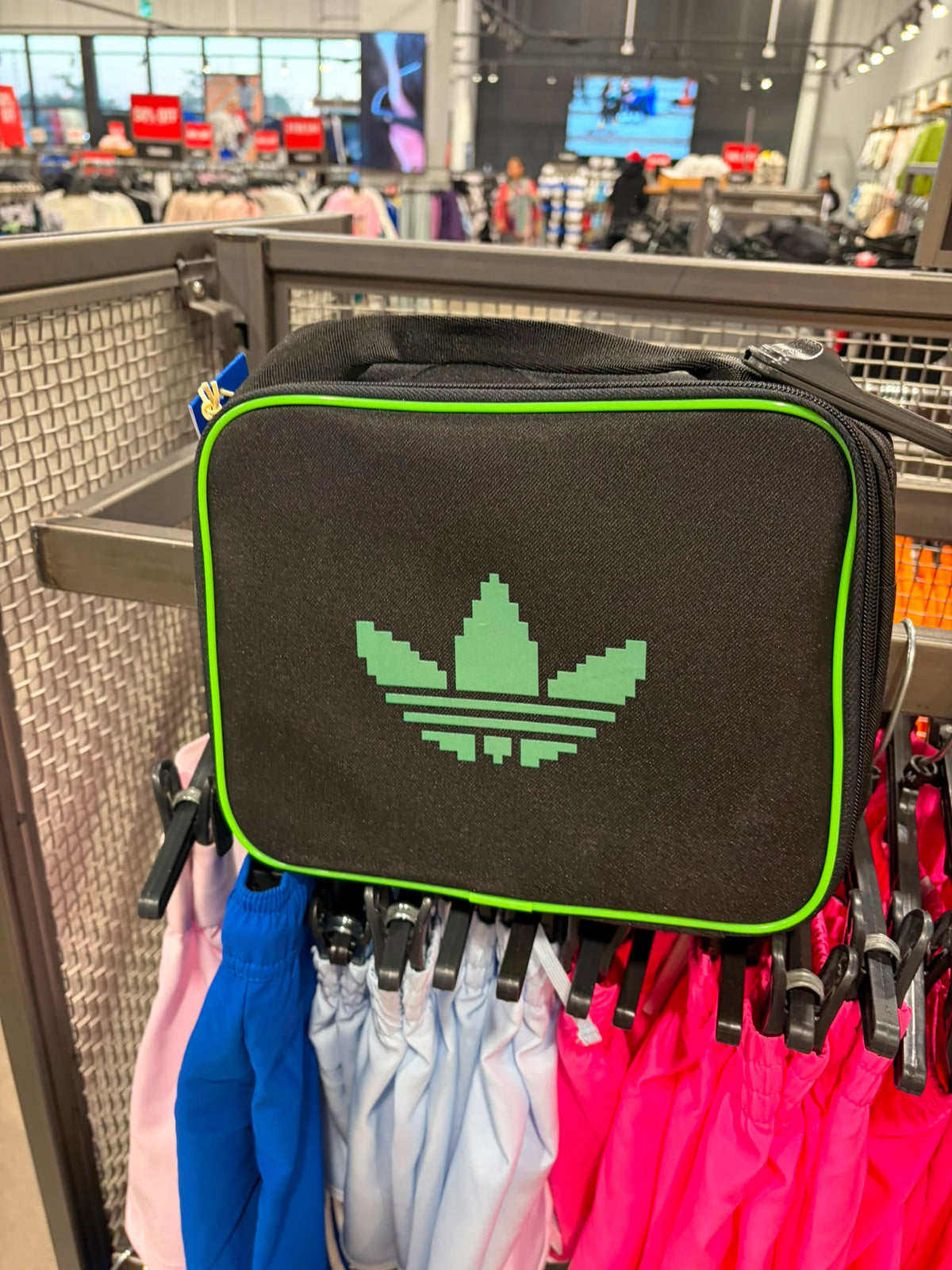 ADIDAS MINECRAFT ORIGINALS AIRLINER LUNCHBAG-Black
