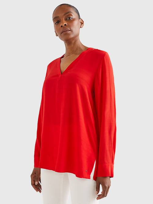 Women's Tommy Hilfiger Relaxed Fit V-Neck Blouse / RED