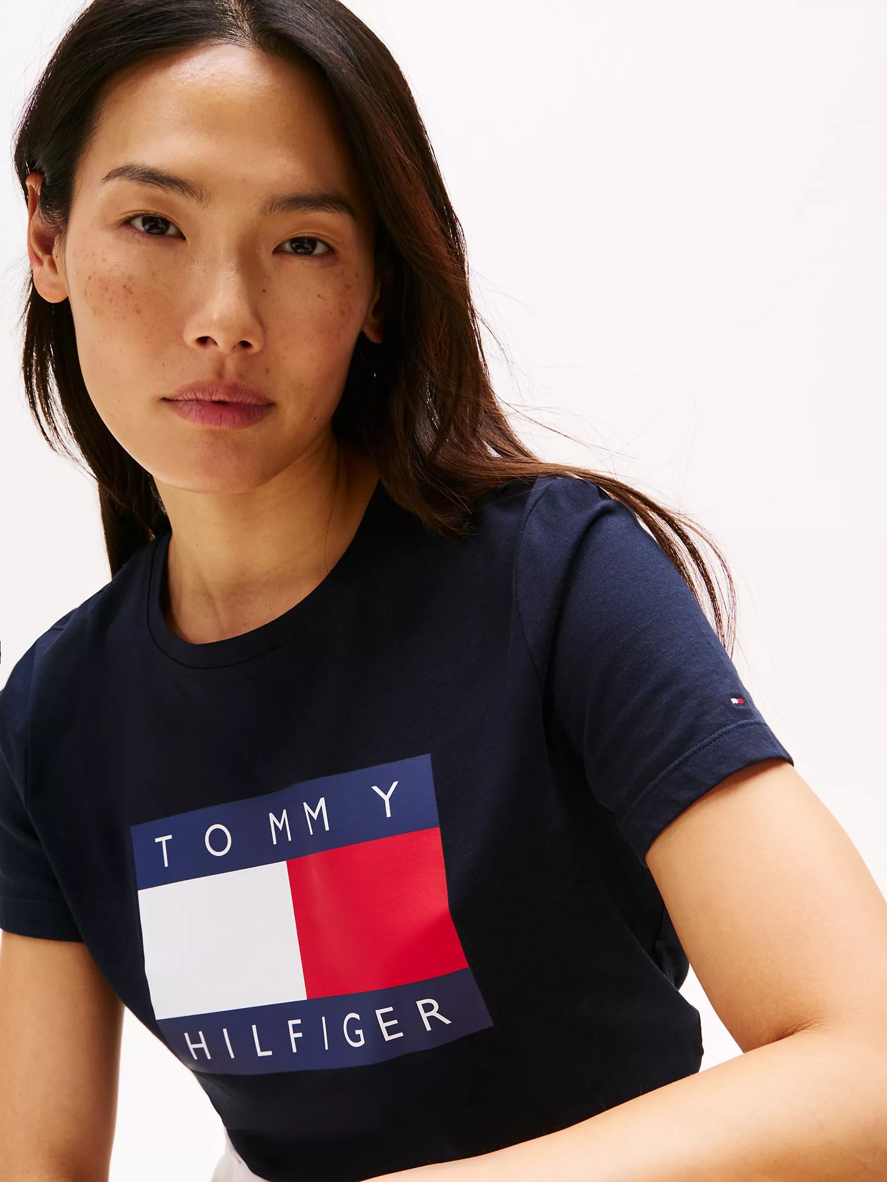 Tommy Hilfiger women's Heritage Flag Logo T-Shirt / NAVY