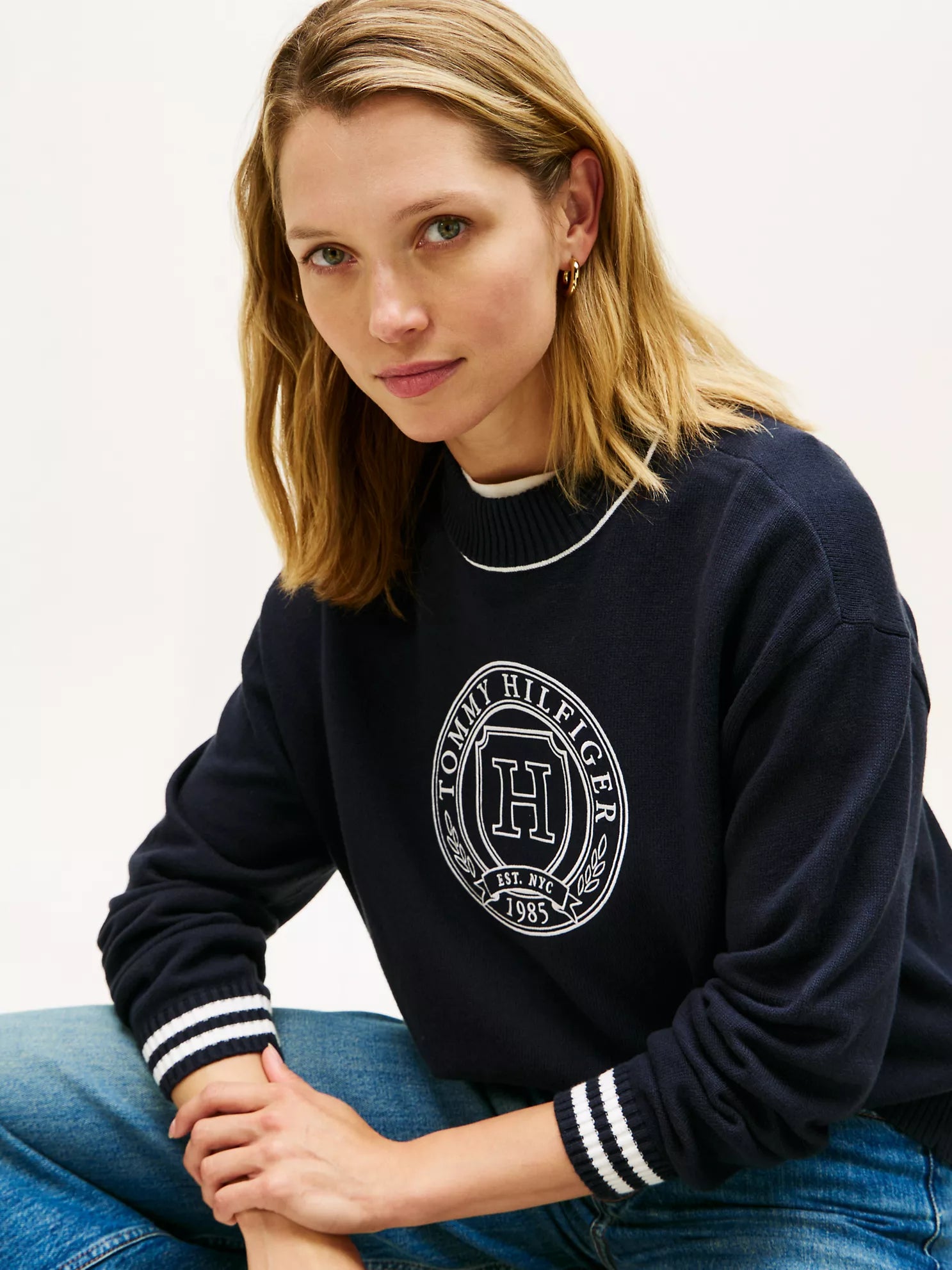 Tommy WOMENS' Embroidered Crest Medallion Logo Sweater Navy Blue