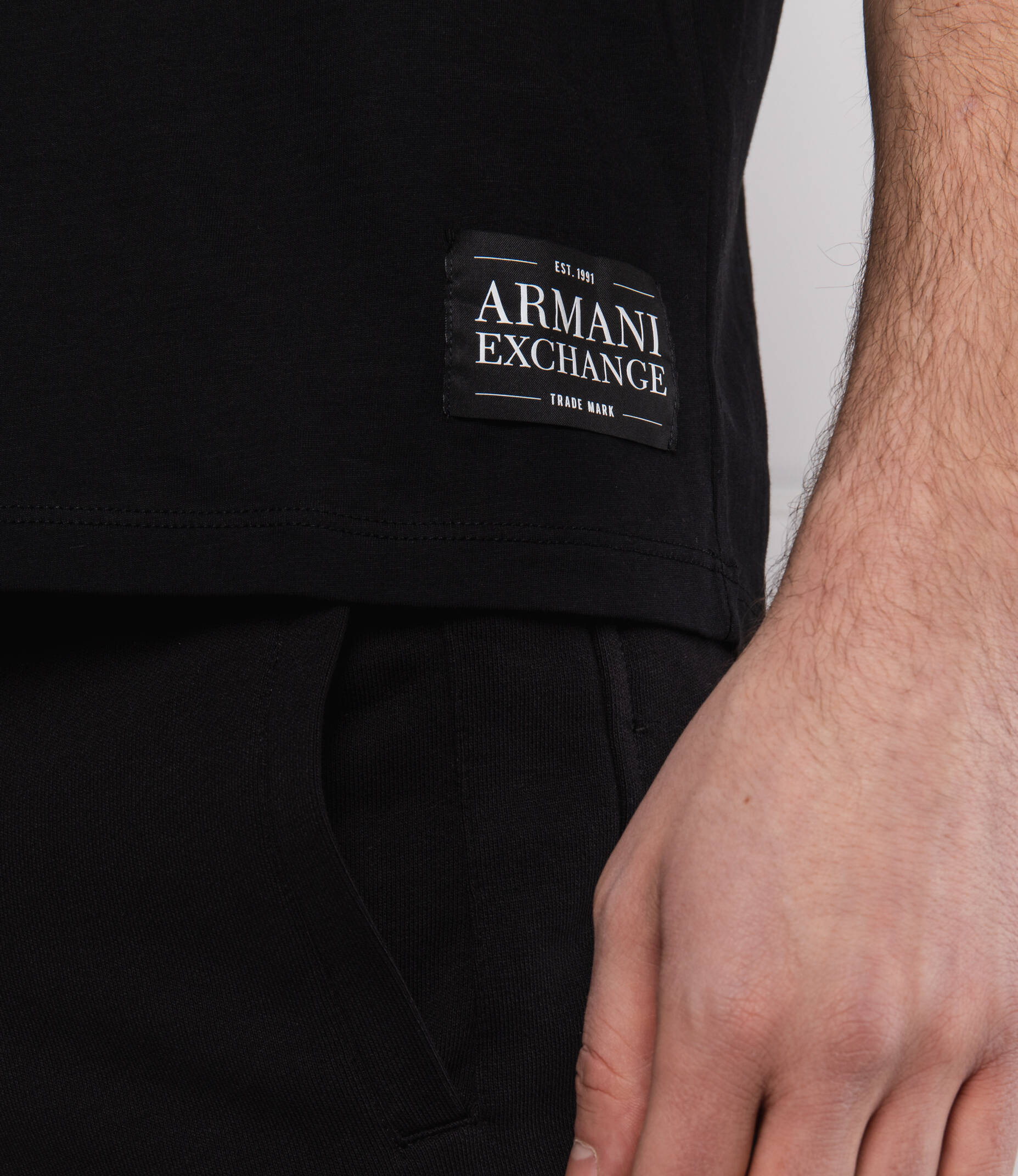 ARMANI EXCHANGE MENS' Logo Print Regular Fit T-shirt /BLACK