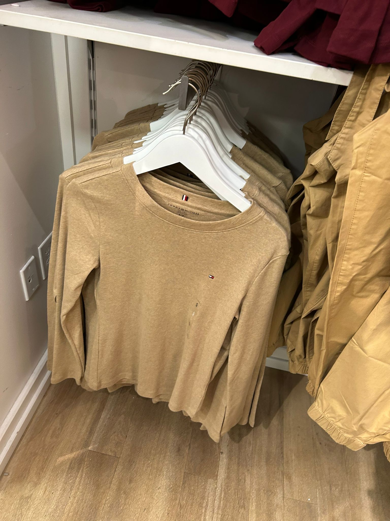 Womens' TOMMY Long-Sleeve Crewneck Favorite T-Shirt Beige Heather