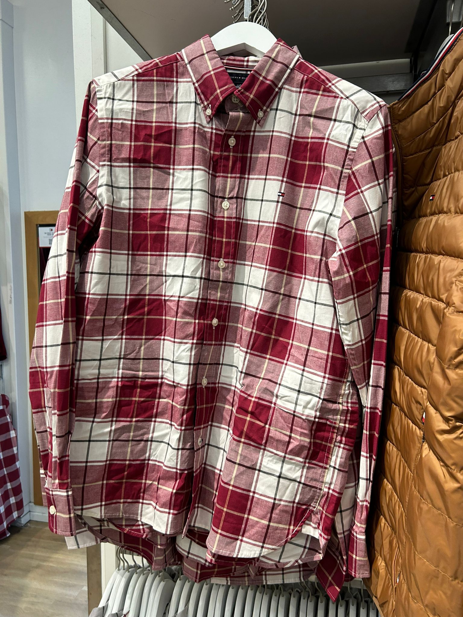 Tommy Mens' Regular Fit Plaid Poplin Shirt