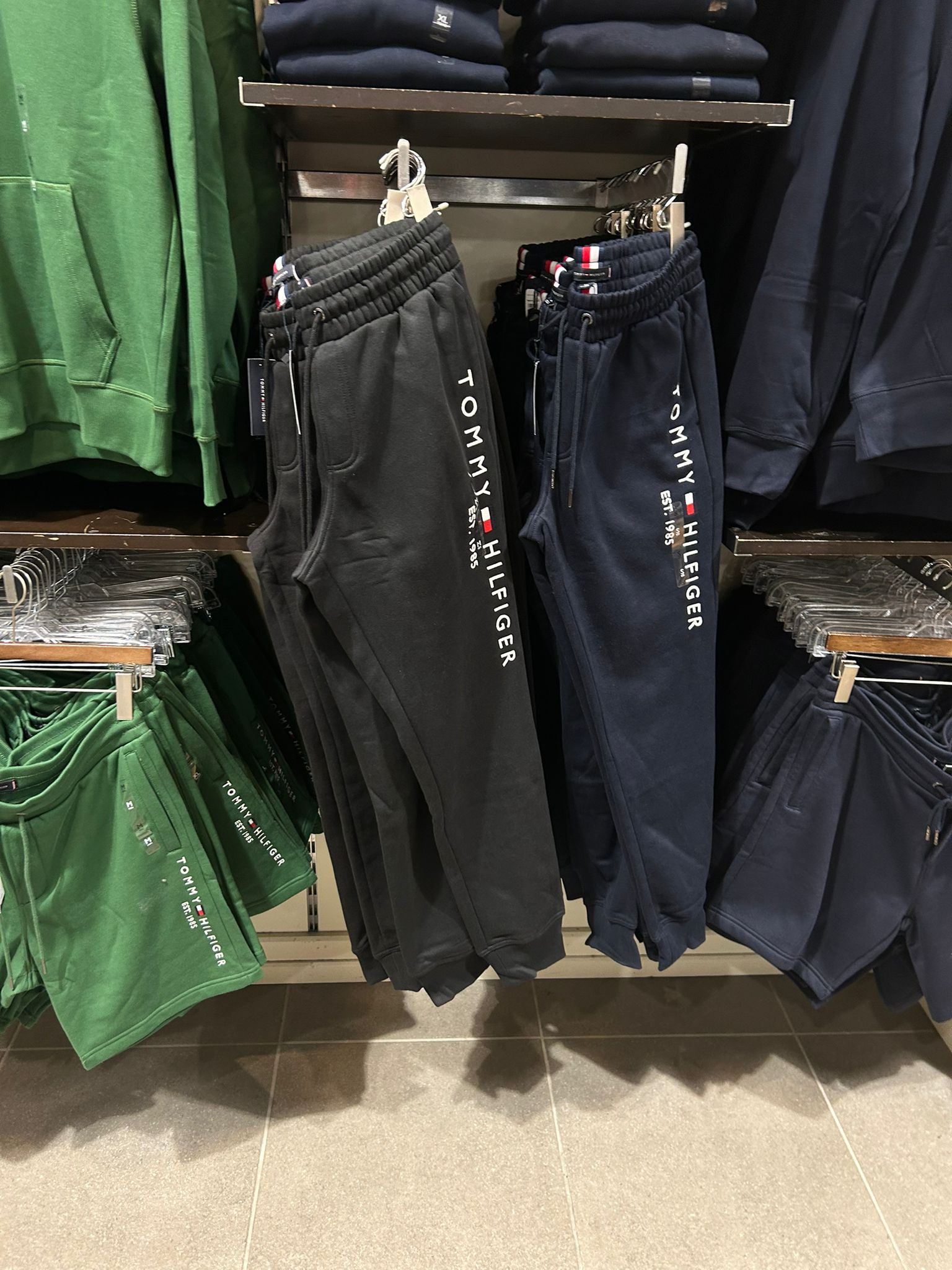 Tommy Mens' Tommy Logo Sweatpant Navy