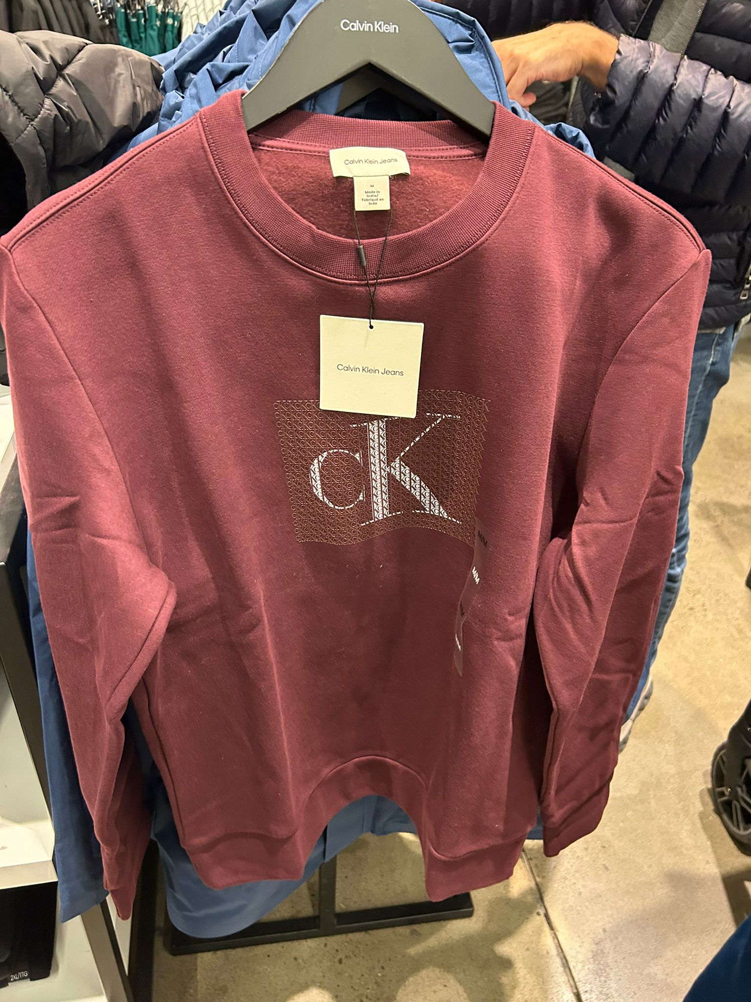 CALVIN KLEIN Mens' Fleece Layered Monogram Graphic Sweatshirt Wine Tasting