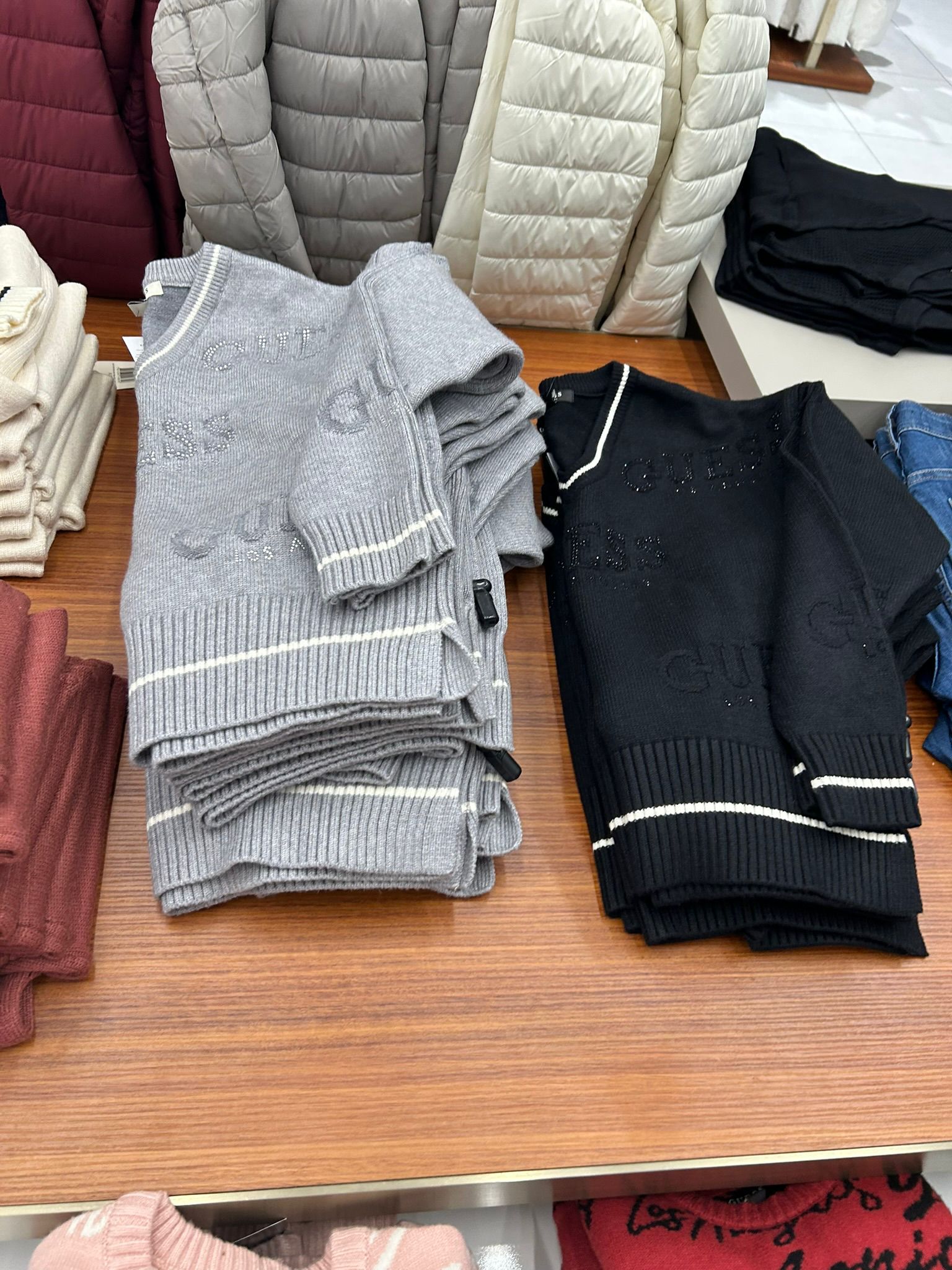 Guess Womens' Dateryn V-Neck Sweater BLACK