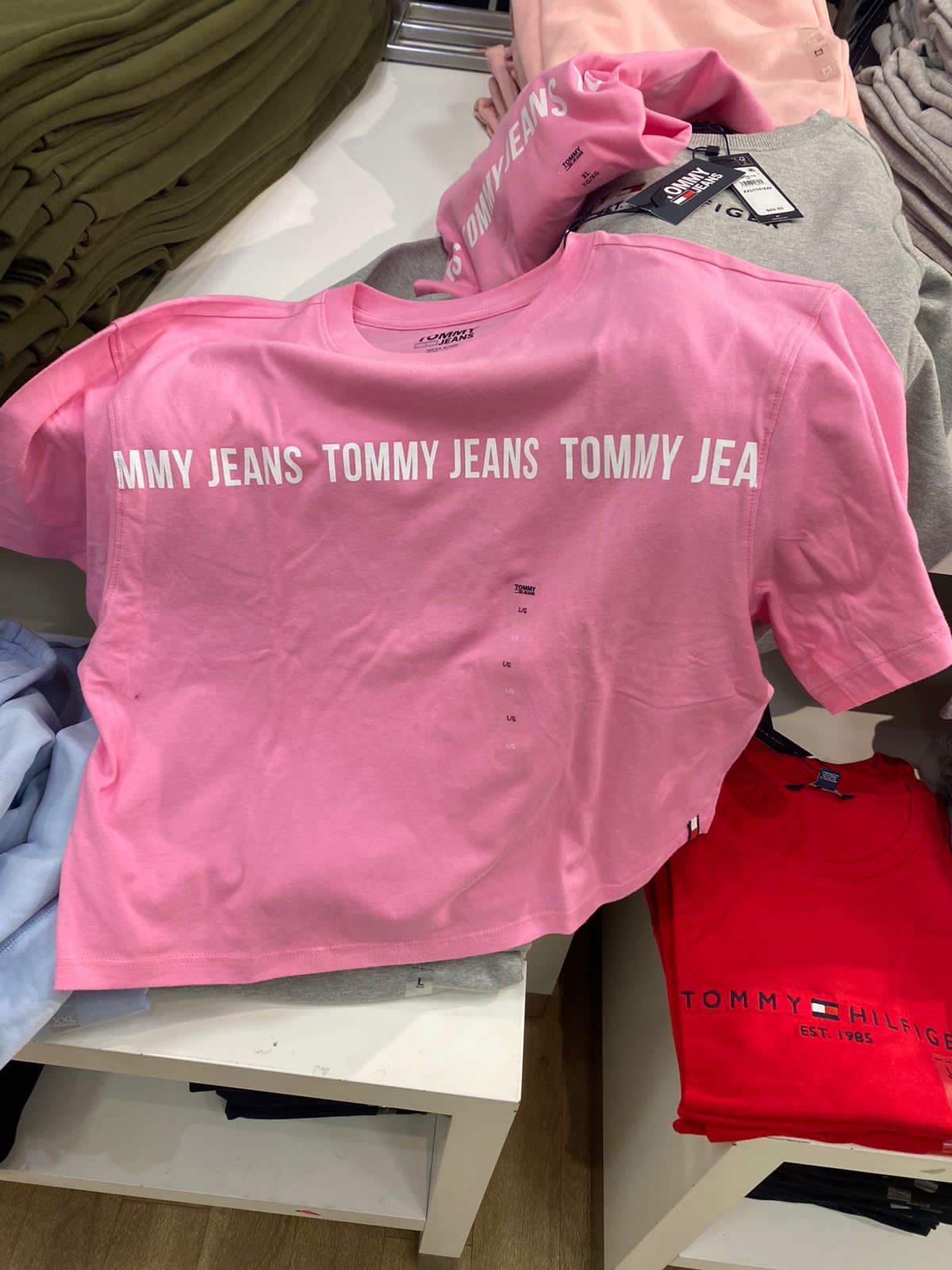 TOMMY JEANS WOMEN PRINTED TAPE LOGO T-SHIRT