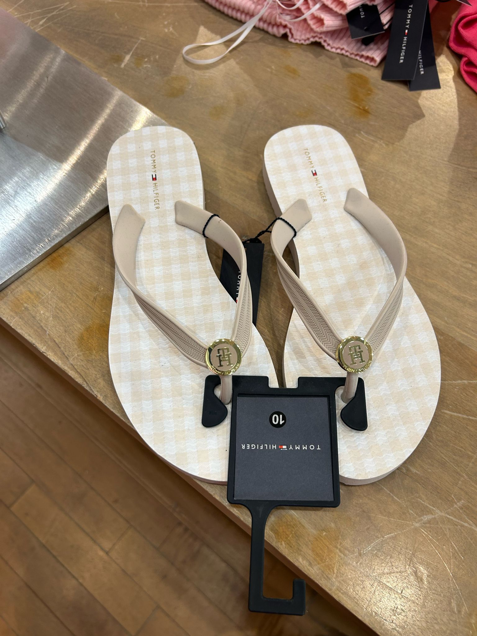 Tommy Womens' Textured Logo Flip-Flops
