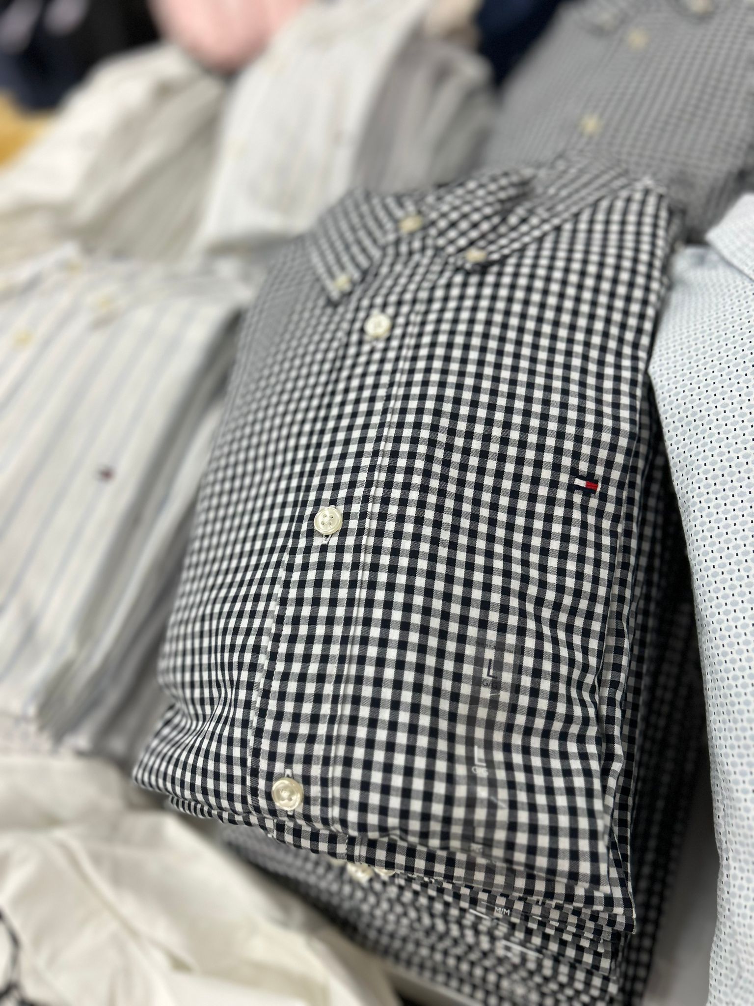 Tommy Mens' Regular Fit Gingham Oxford Shirt Black/Optic White