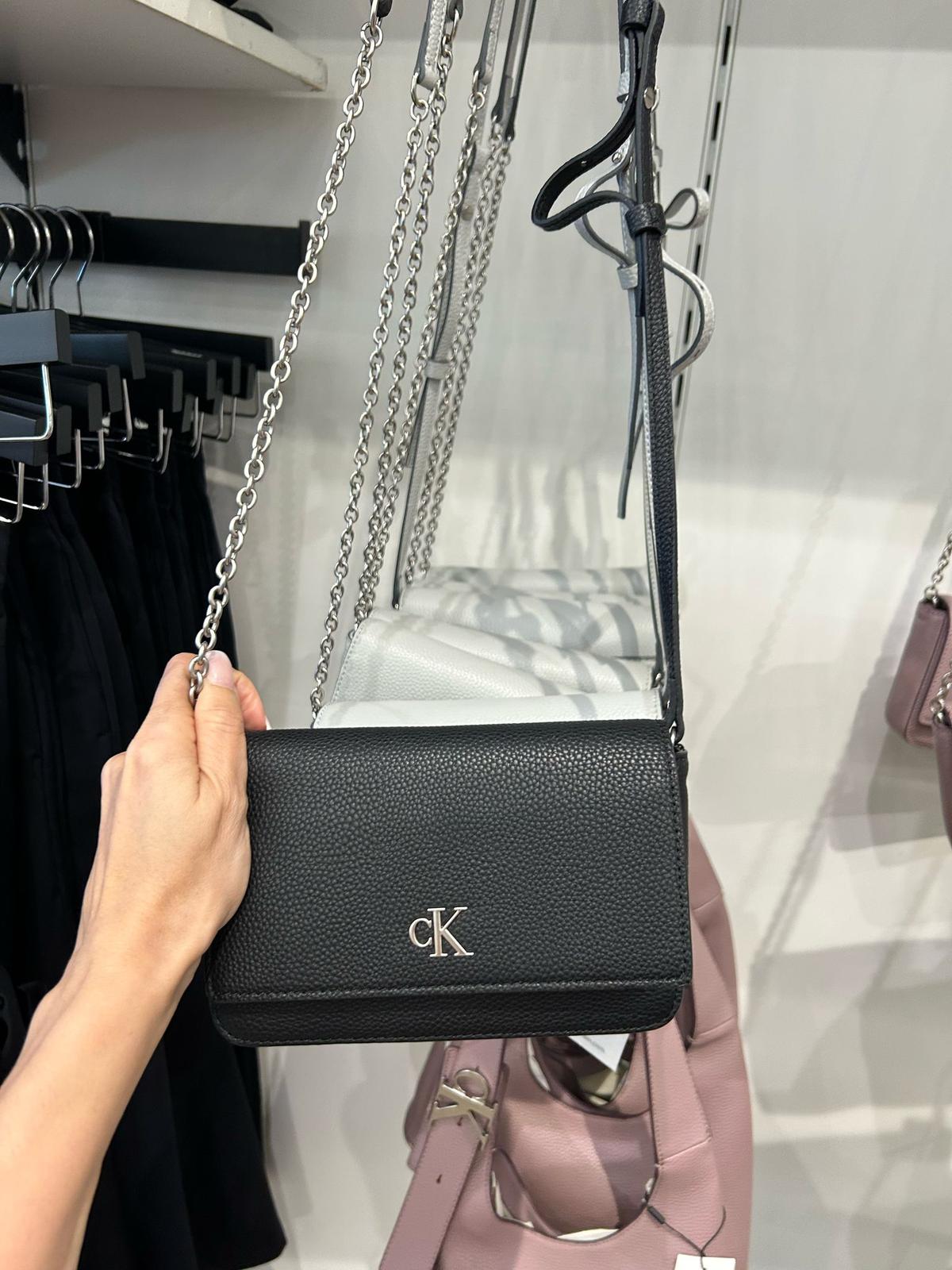 Womens' Calvin Klein Archive Hardware Flap Crossbody Bag / black