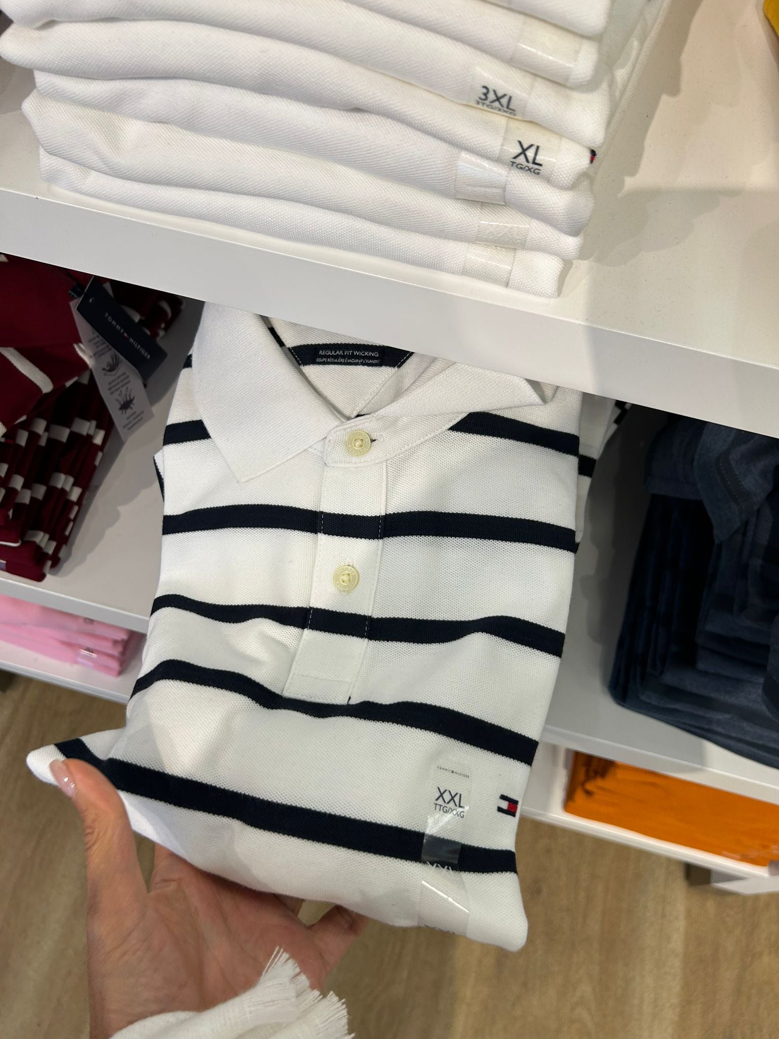 Tommy Mens' Regular Fit Stripe Wicking Polo/ Fresh White Stripe