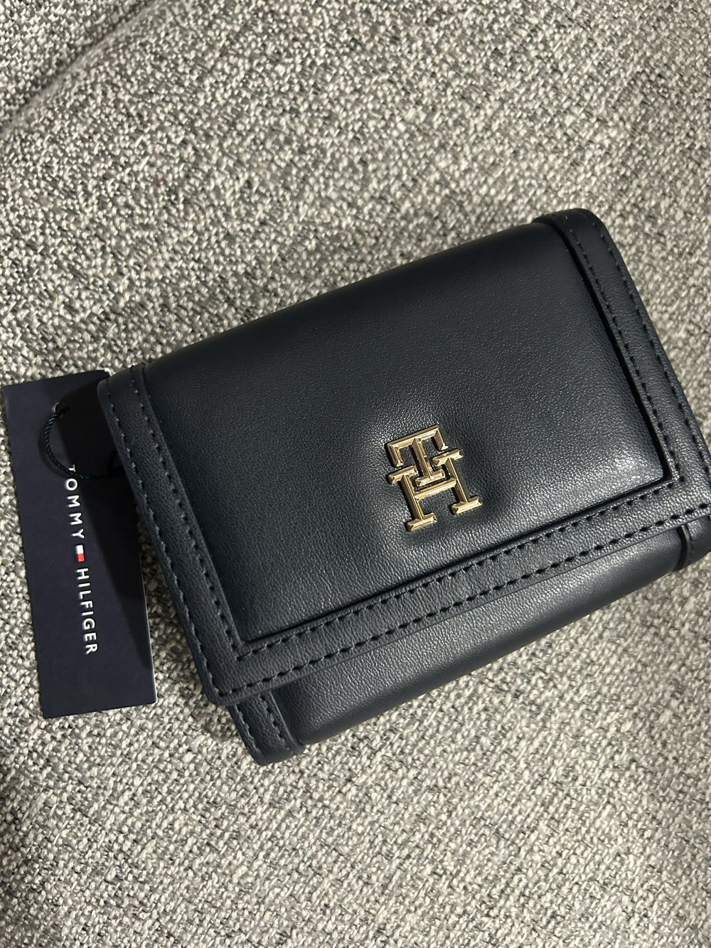 Tommy Hilfiger Women TH City Medium Flap Wallet/ Navy