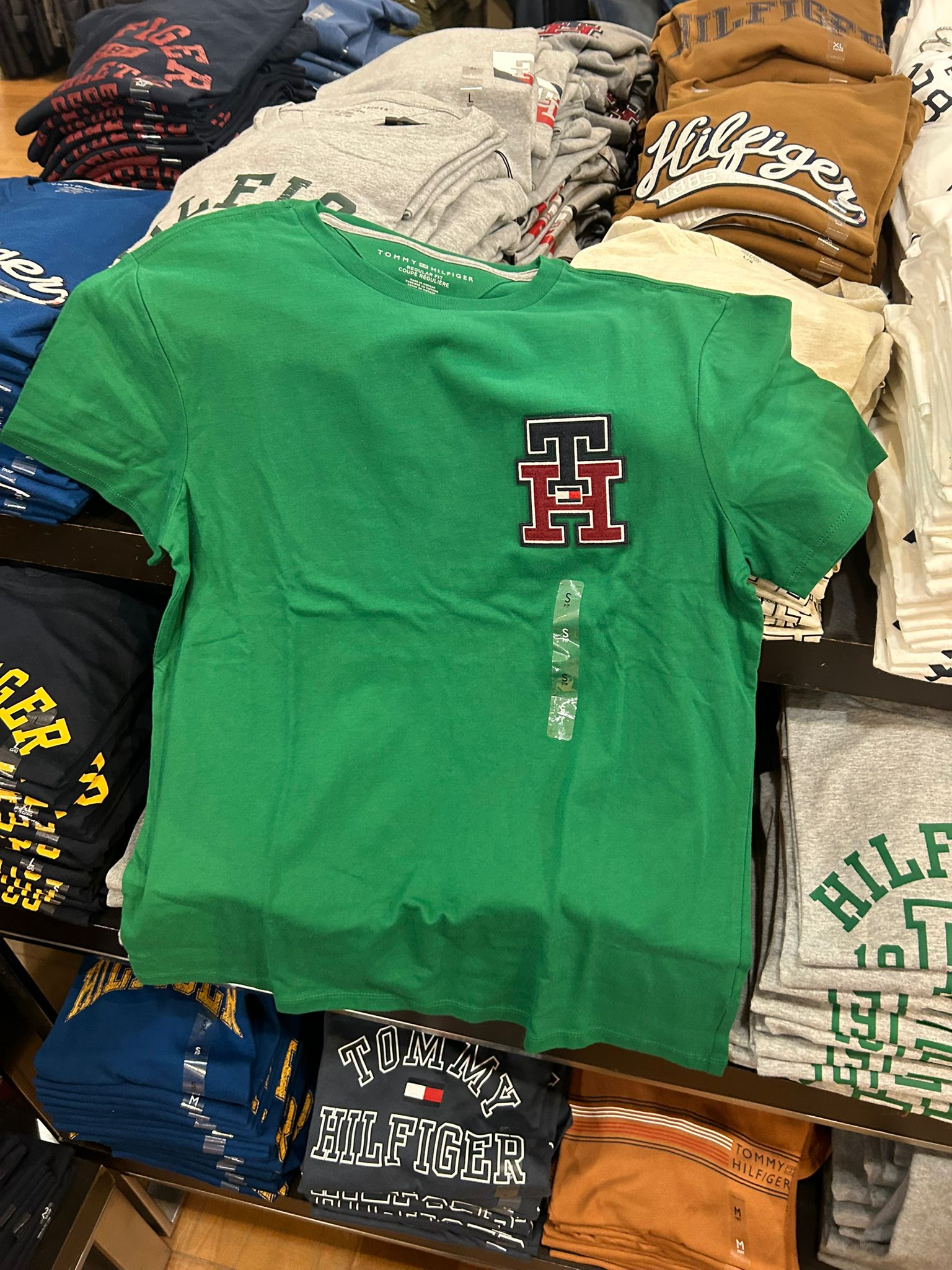 Tommy Hilfiger MENS' Textured Monogram Logo T-Shirt Nouveau Green