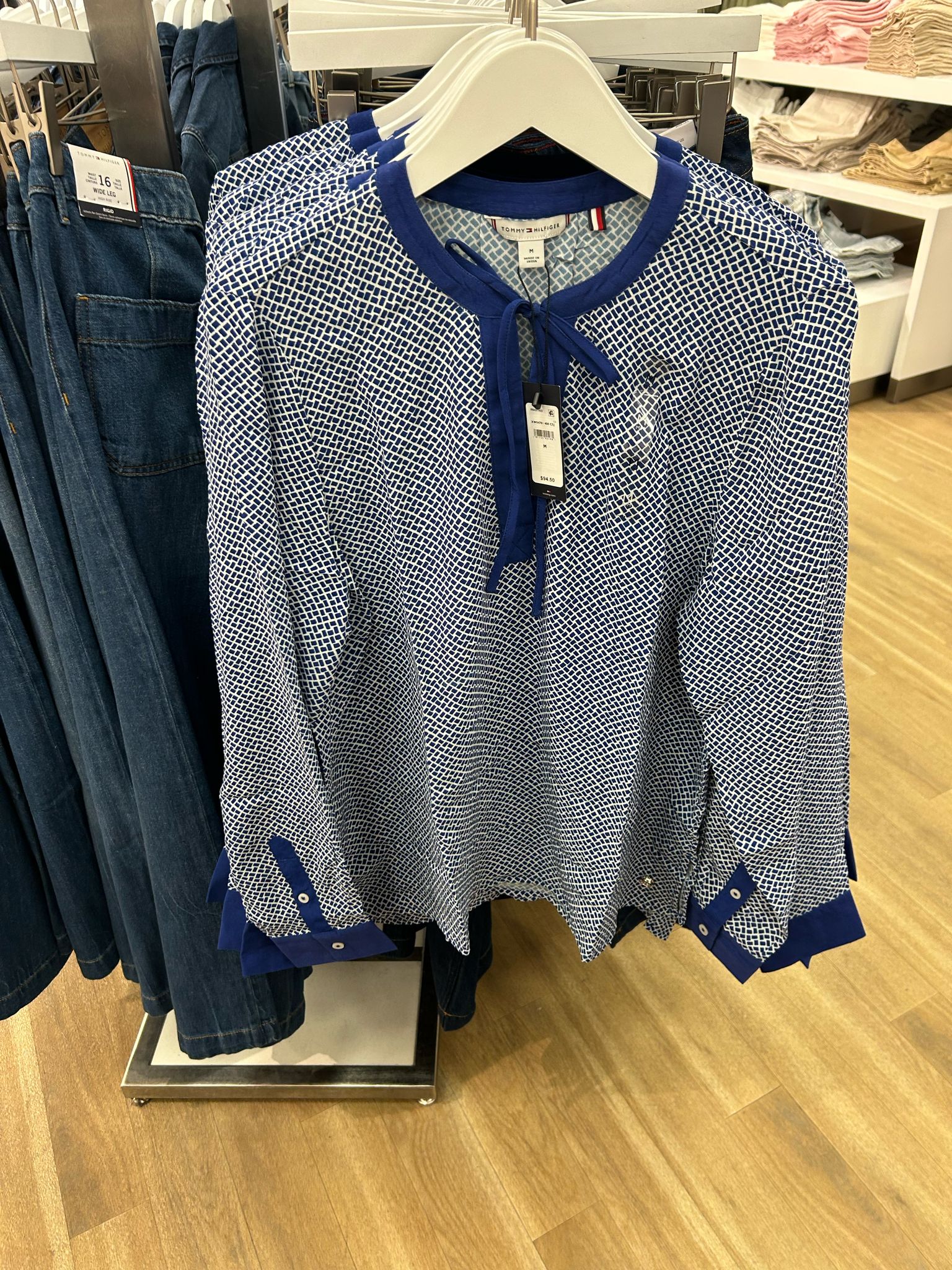 Tommy Hilfiger Women Cobblestone Print V-Neck Pullover