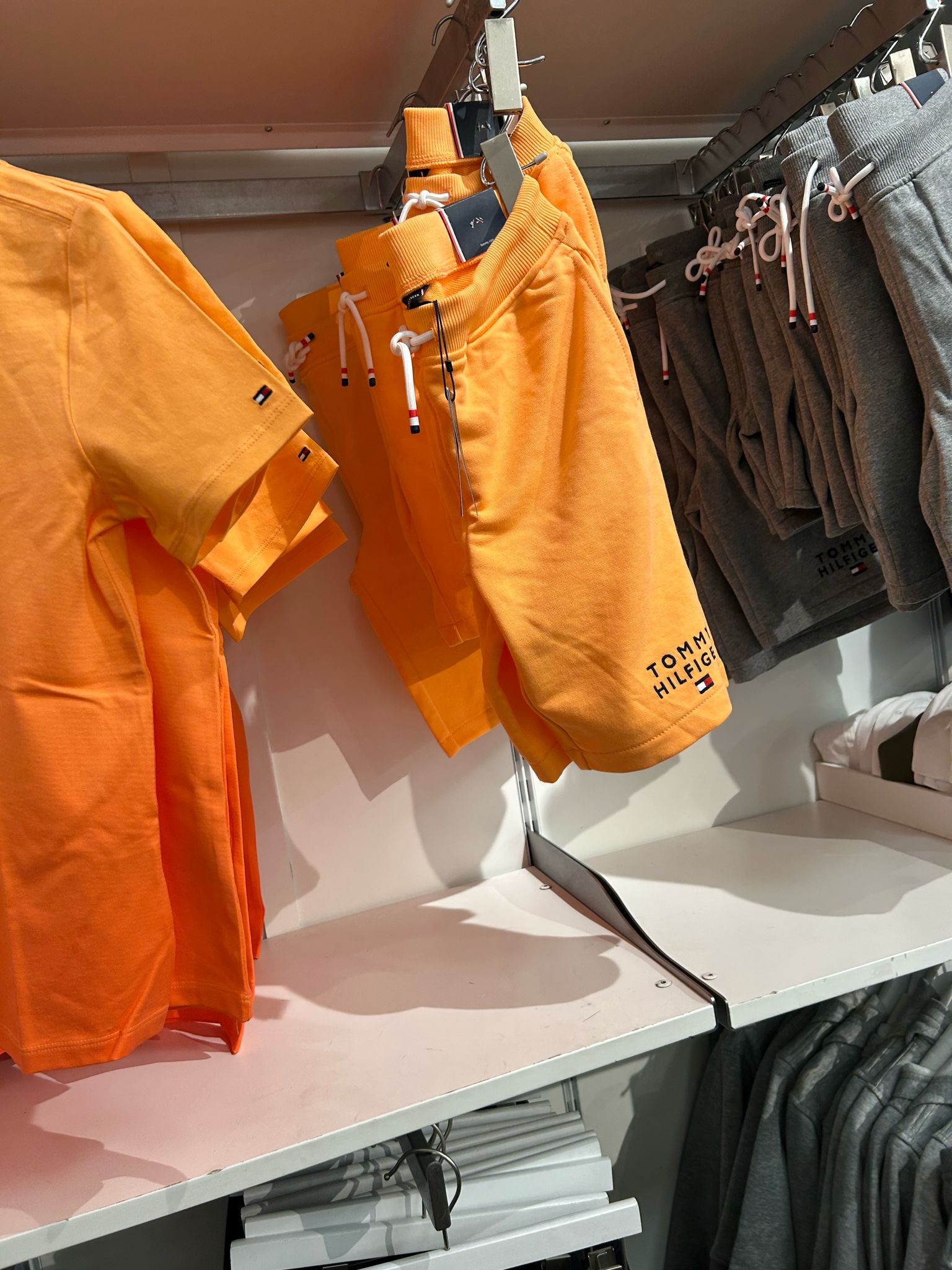 Tommy Hilfiger boys Logo Sweatshort/Sunny Orange