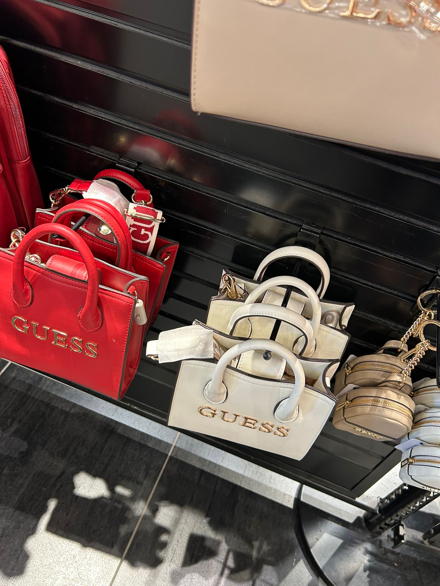 GUESS WOMENS' Caracara Small Carryall